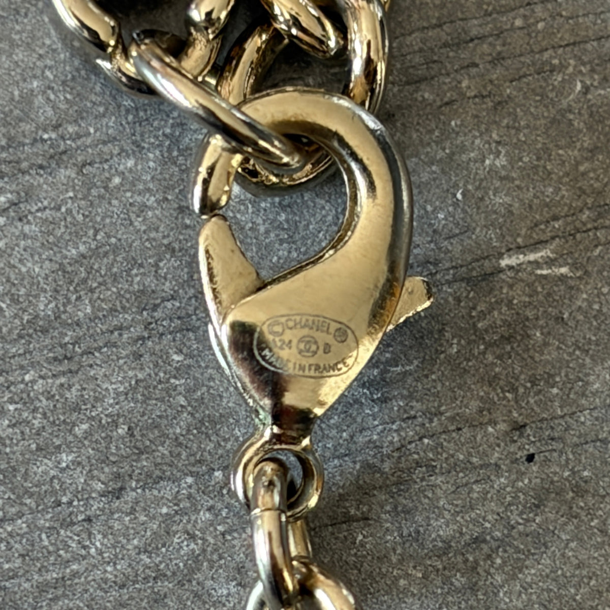 Metal CC Short Chain Necklace Gold | FINAL SALE - Reloved Again