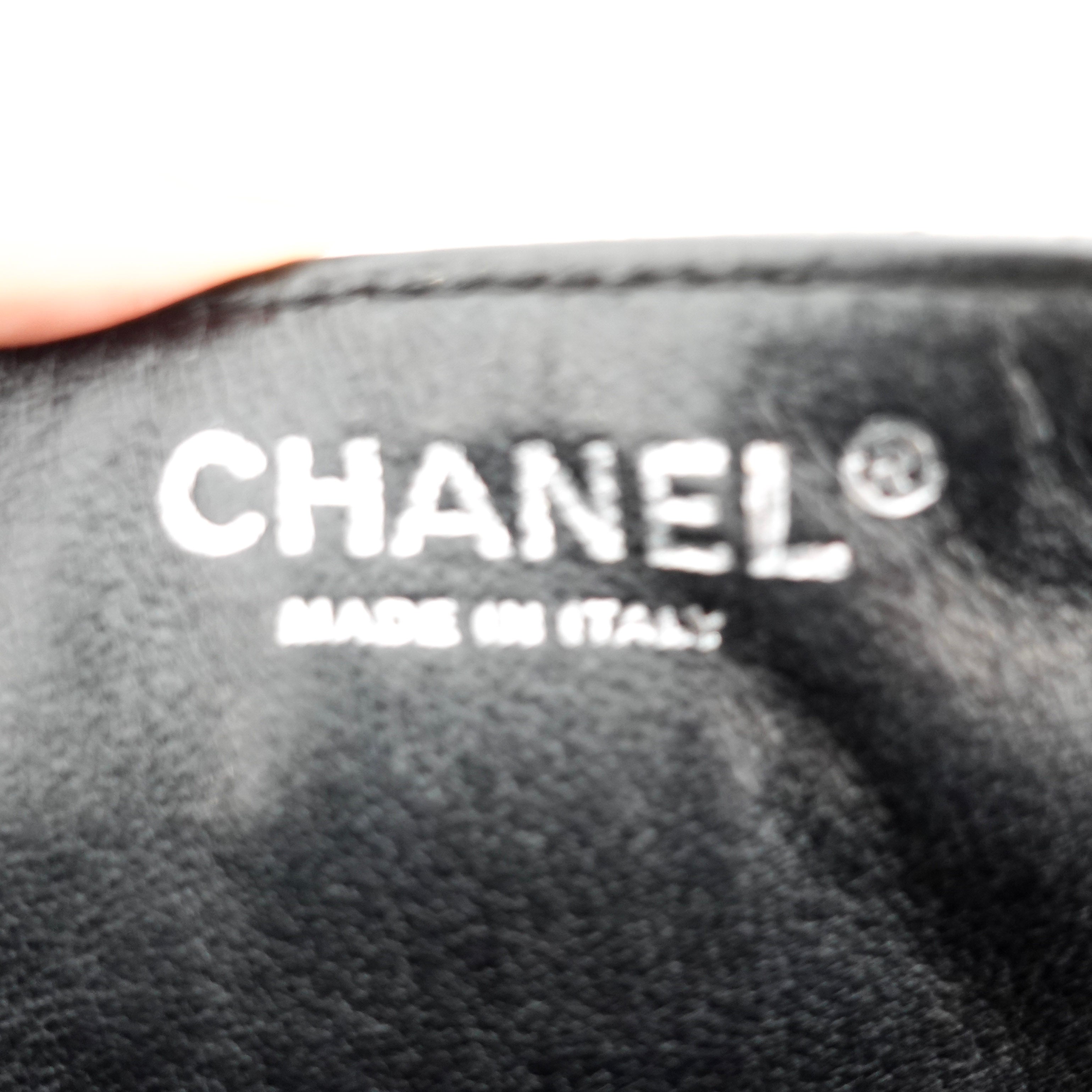 East West shoulder bag caviar