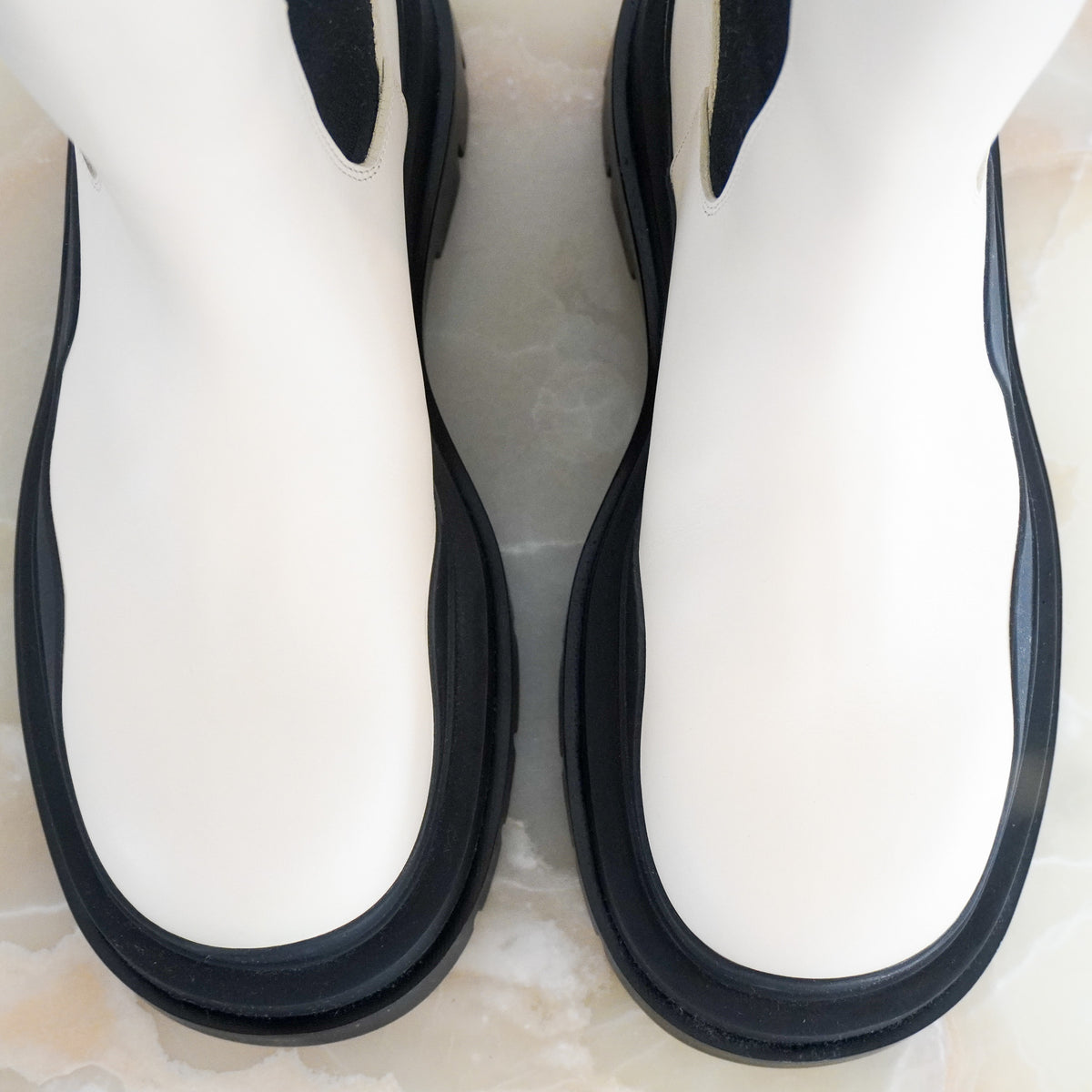 Back Image: Bottega Veneta Tire Chelsea Boots in Sea Salt Leather