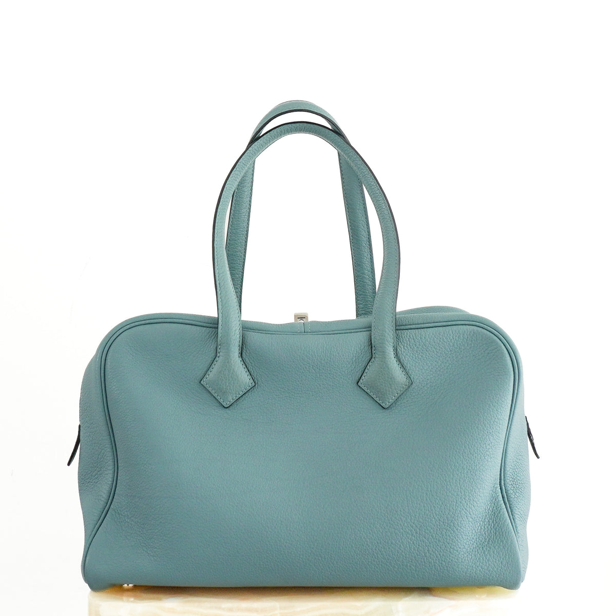 Back Image: Hermès Taurillon Clemence Victoria II 45 in Palladium Blue