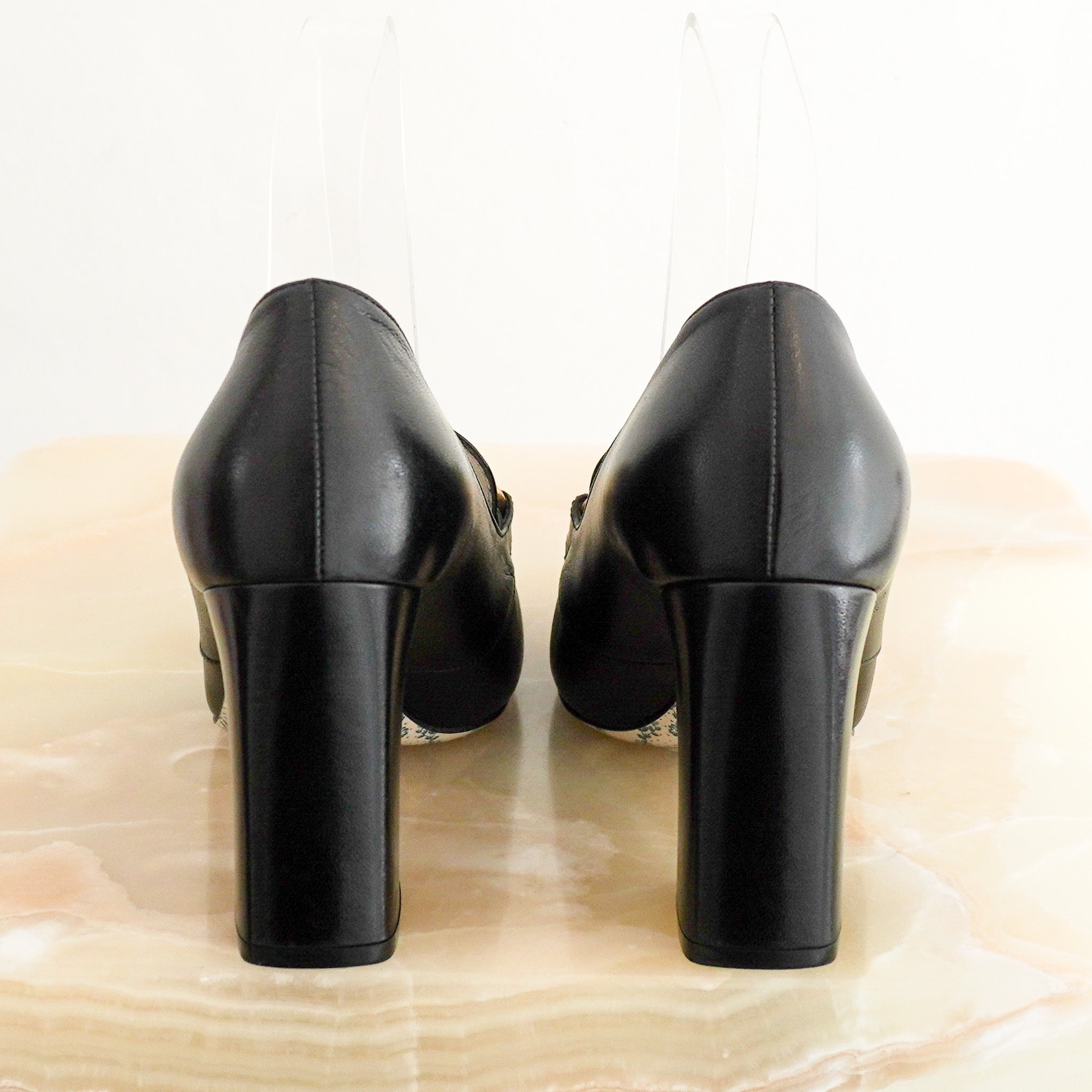 Back image of the Gucci Marmont Victoire Black Pumps