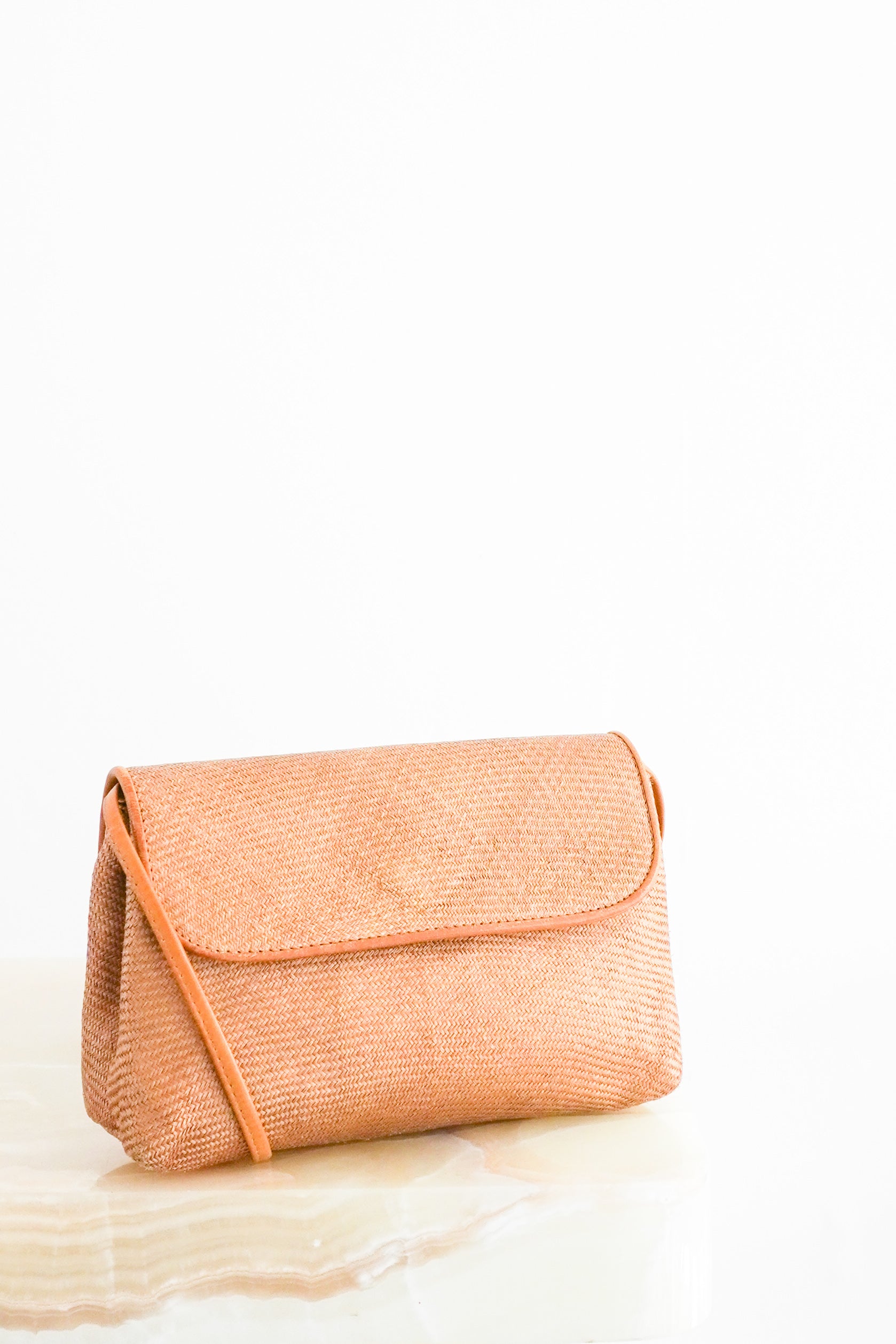 Bottega-Veneta-Vintage-Brown-Raffia-Crossbody-Bag-front-picture-Chelsea-London