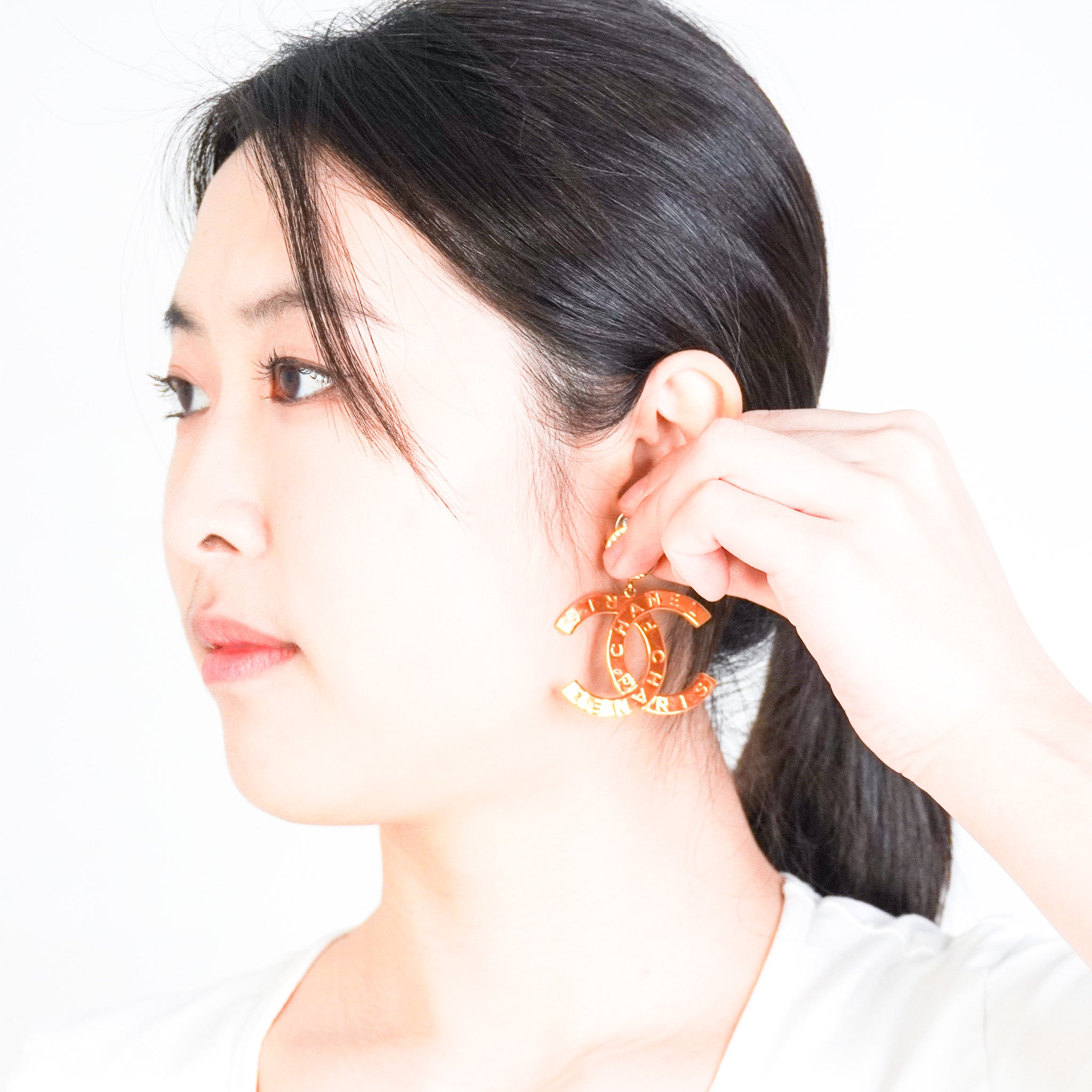 Chanel-CC-Logo-Earrings-in-Gold-side-picture