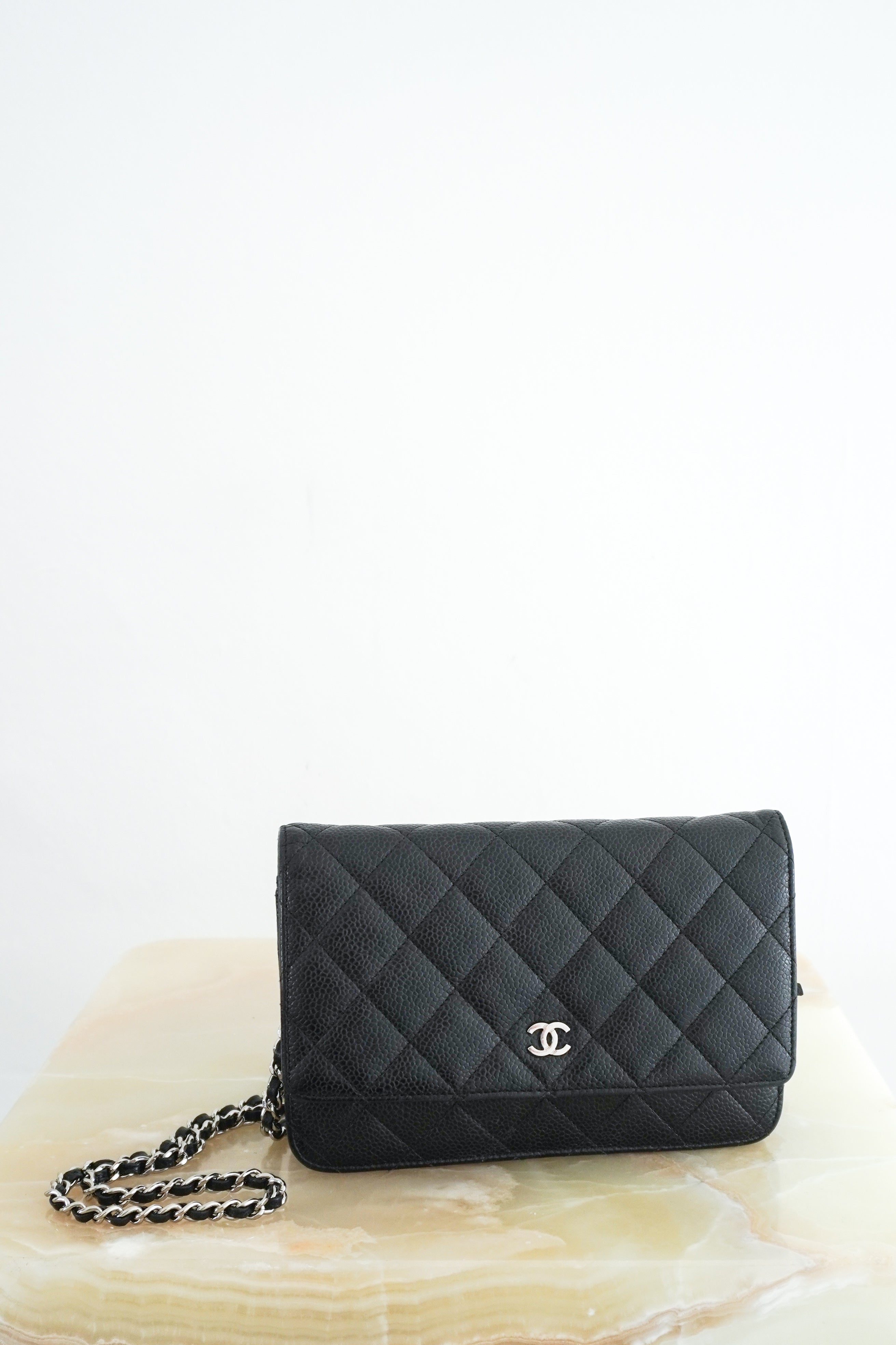 Caviar-Leather-Wallet-On-Chain-front-picture