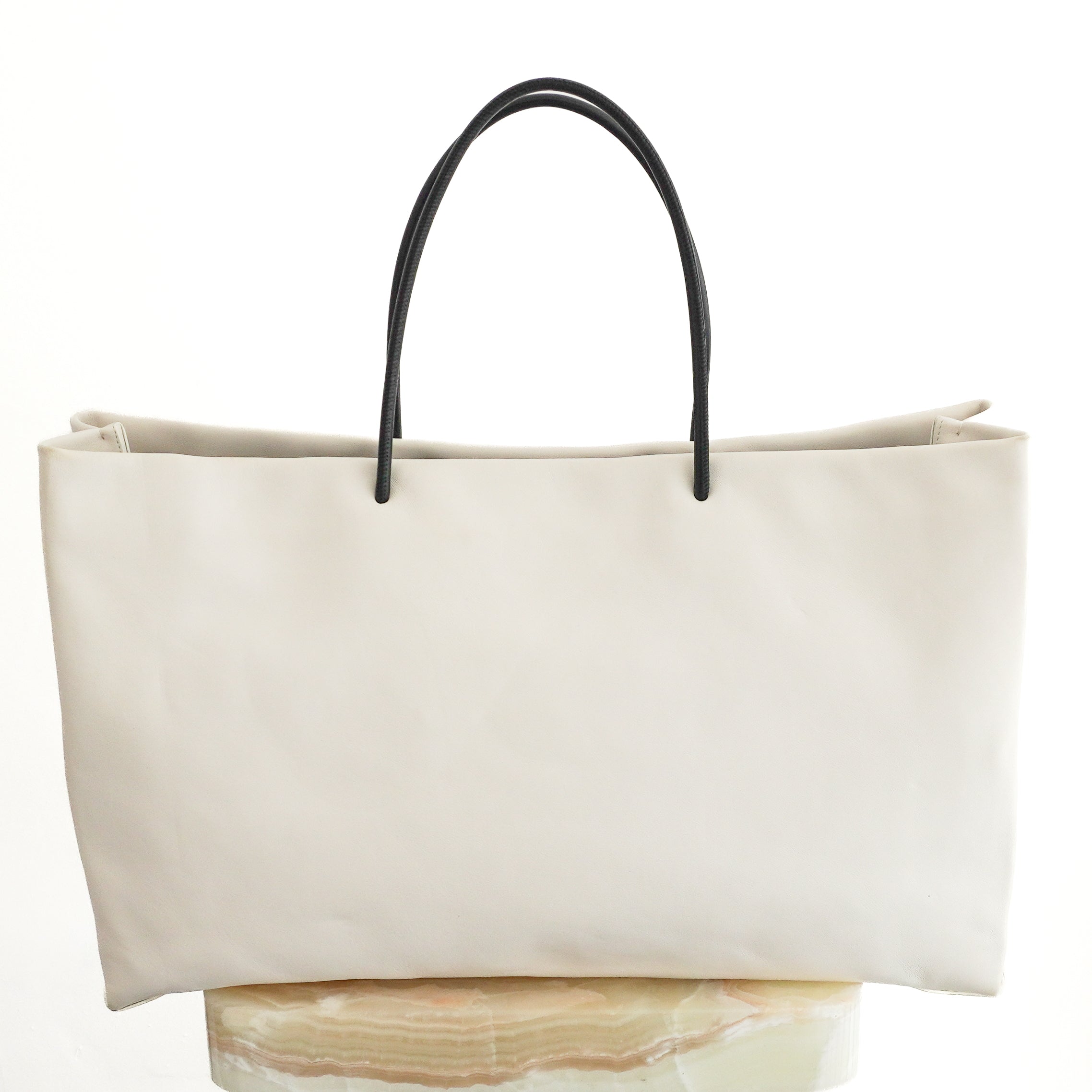Chanel_Essential_31_Rue_Cambon_Large_White_Leather_Tote_Bag_back_photo_chelsea_london