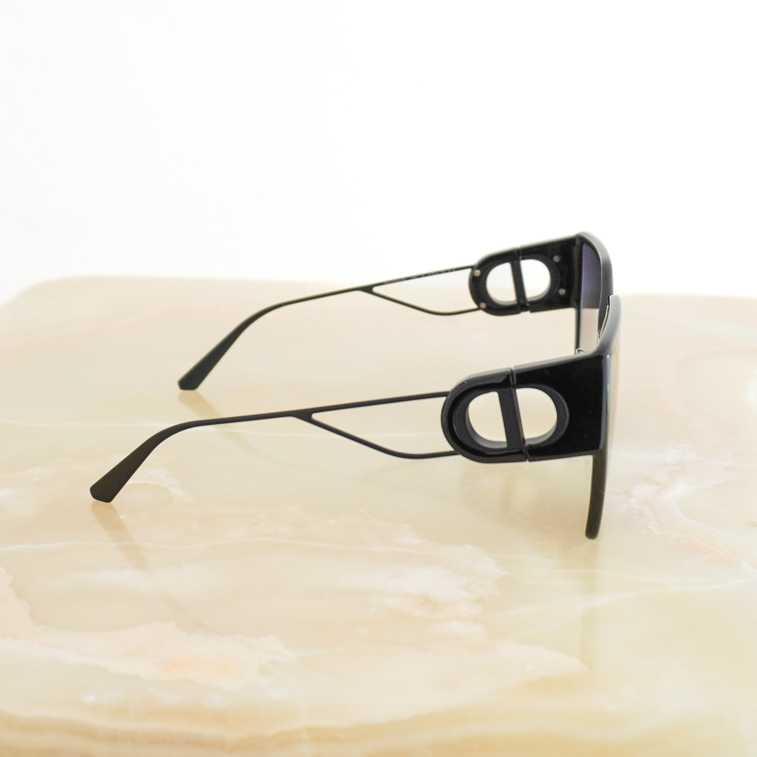 Christian Dior Black 30Montaigne Oversized Sunglasses side photo chelsea london