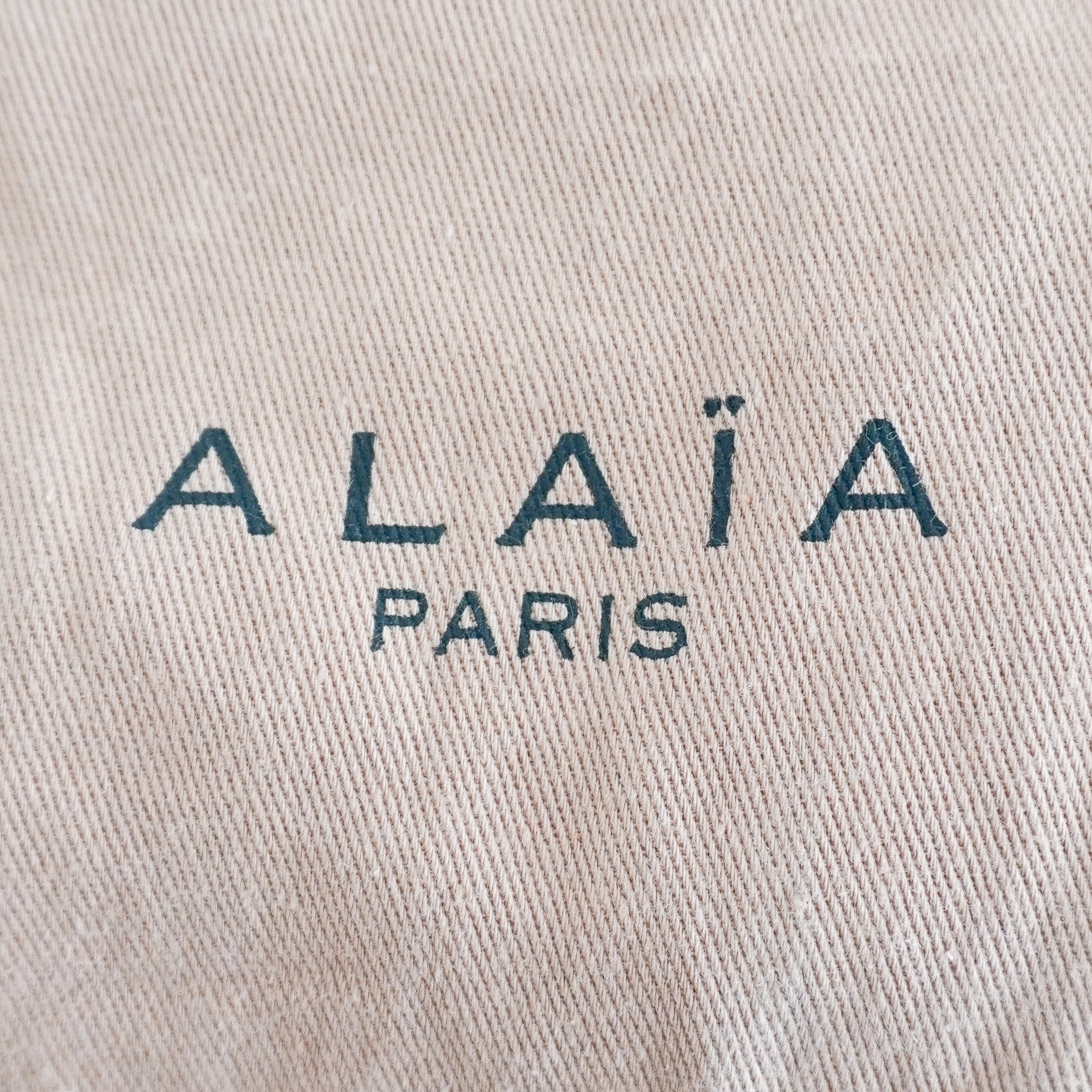 ALAÏA Laser-Cut Leather Flat Sandals in Black (RRP £690) | Authentic Preloved