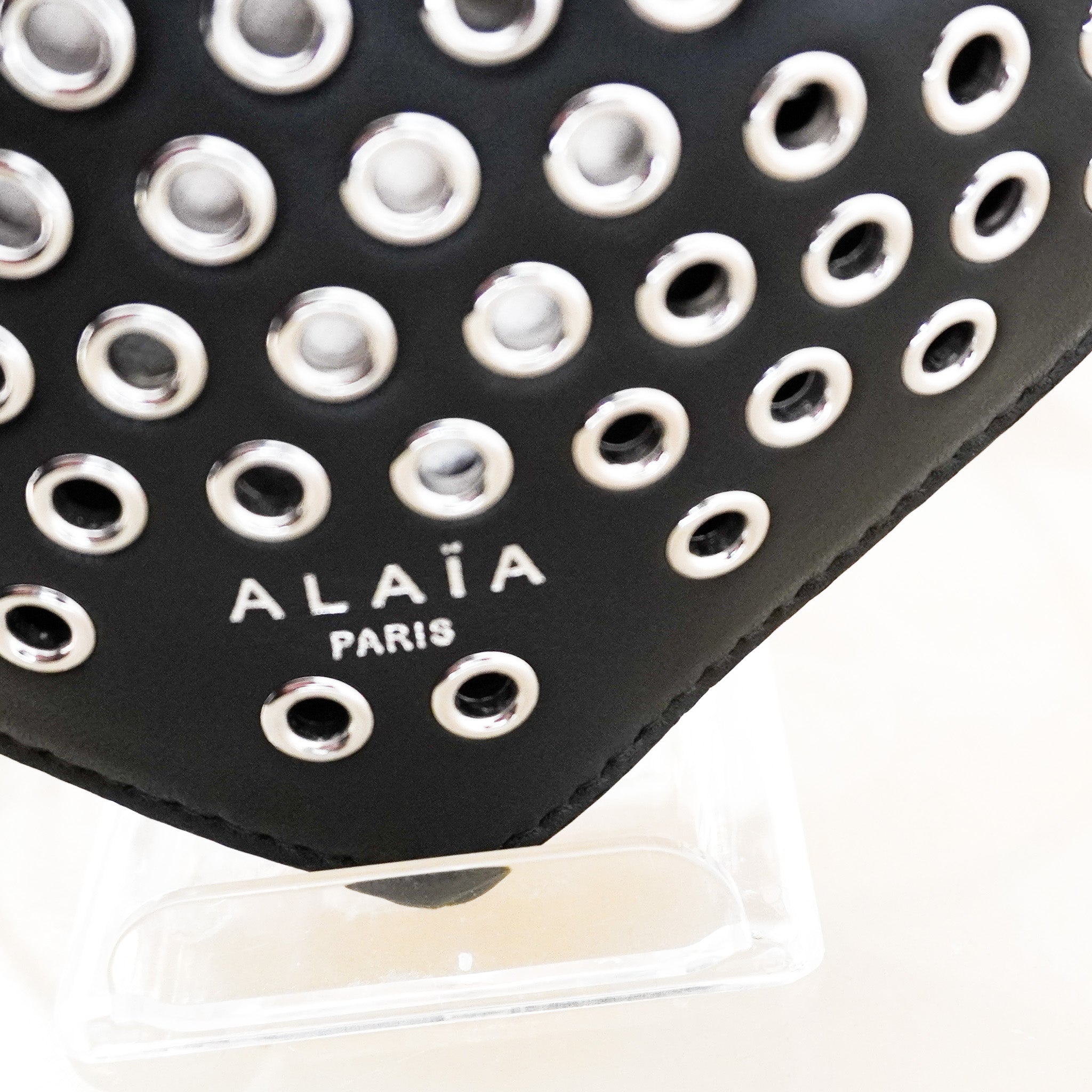 ALAÏA Le Coeur Crossbody Bag in Noir RRP £1000 | Authentic Preloved - Reloved Again