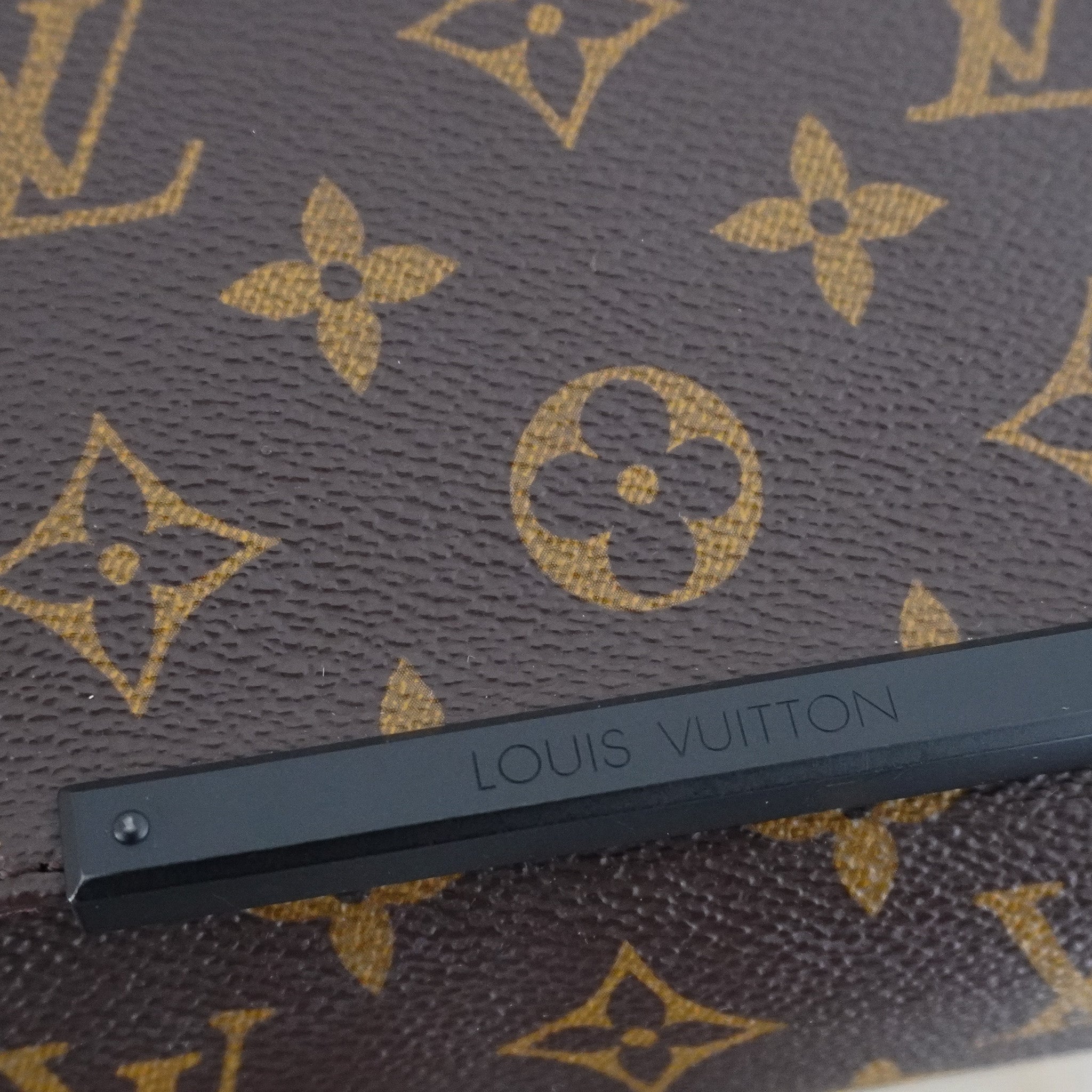 Louis Vuitton District MM Monogram Canvas Messenger Bag RRP £1760 | Authentic Preloved - Reloved Again