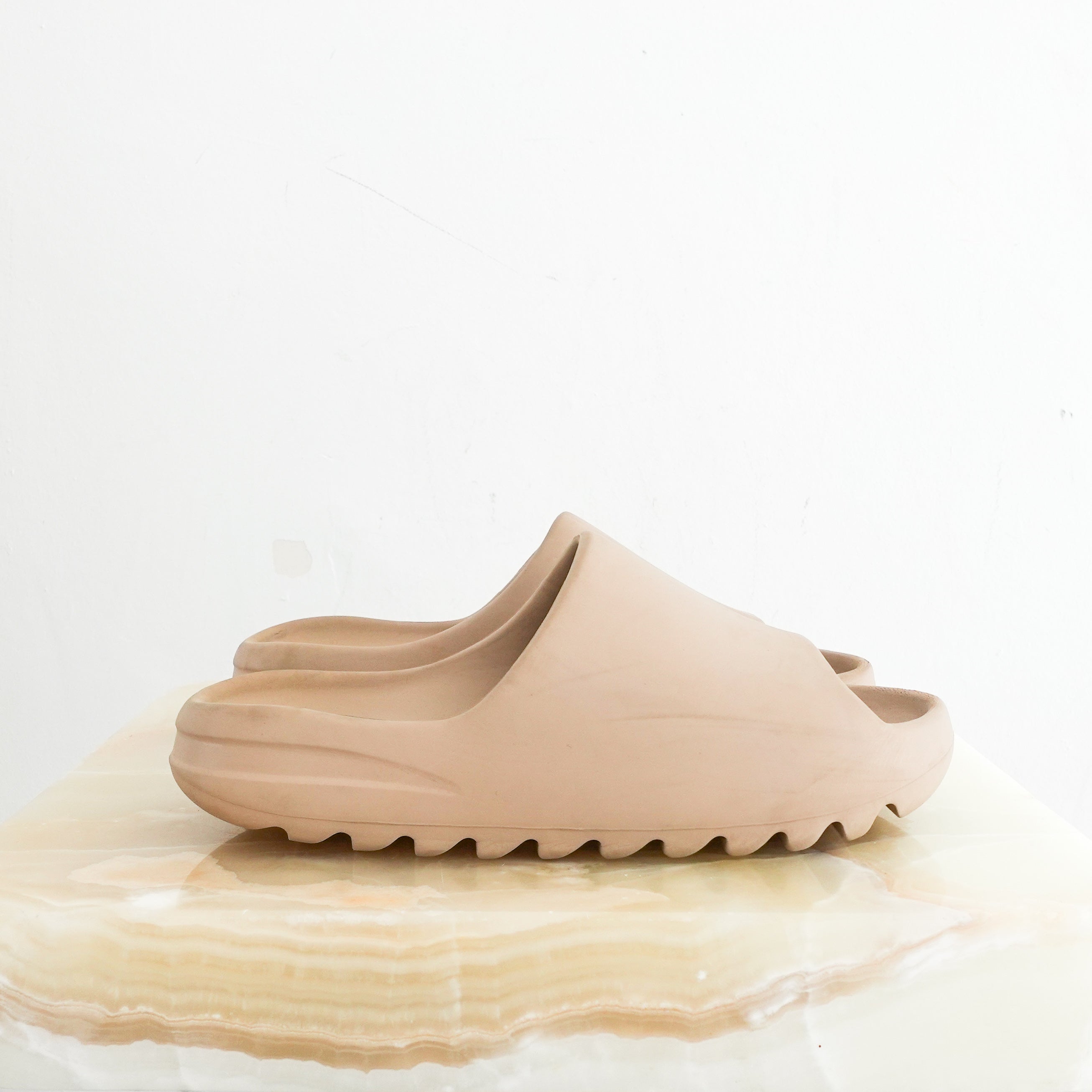 Yeezy slide in beige RRP £270