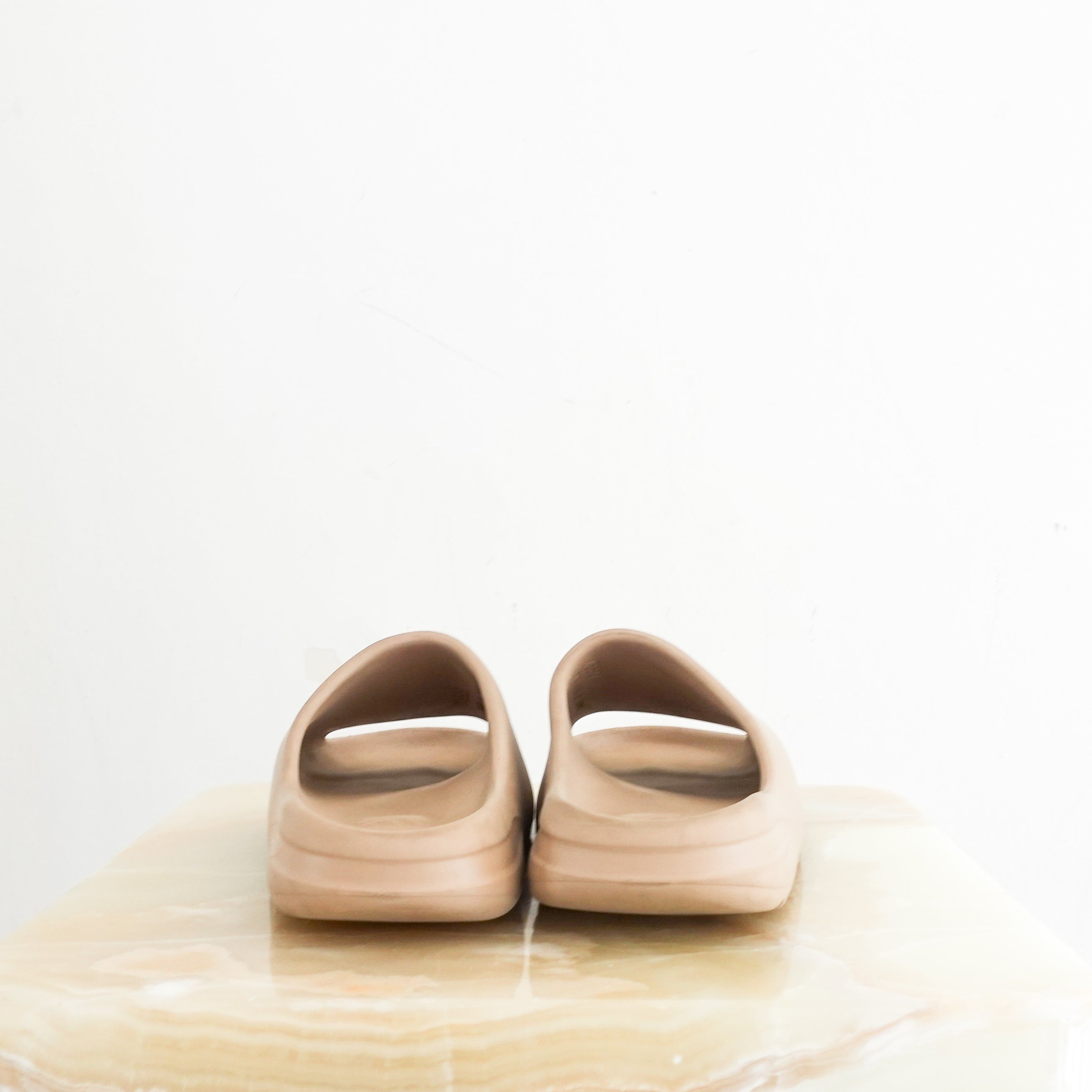 Yeezy slide in beige RRP £270