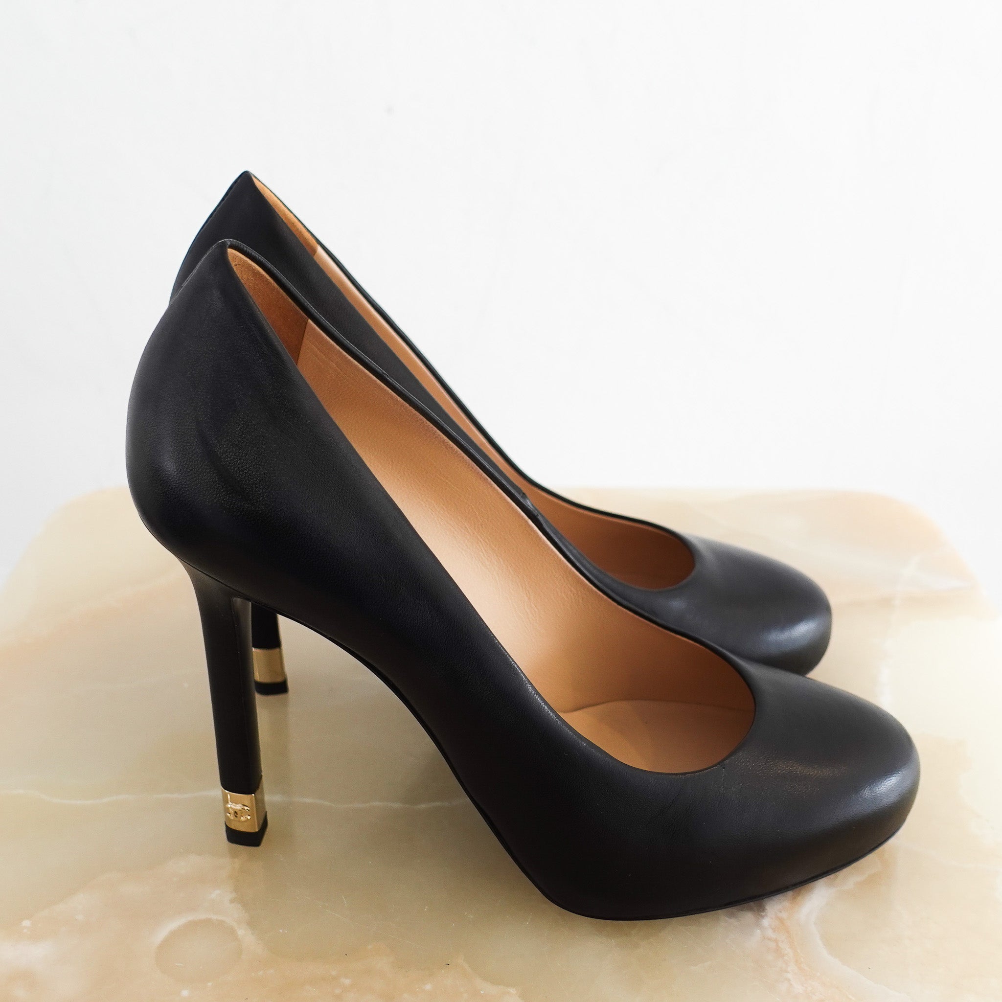 Chanel leather pumps in black | Authentic Preloved - Reloved Again