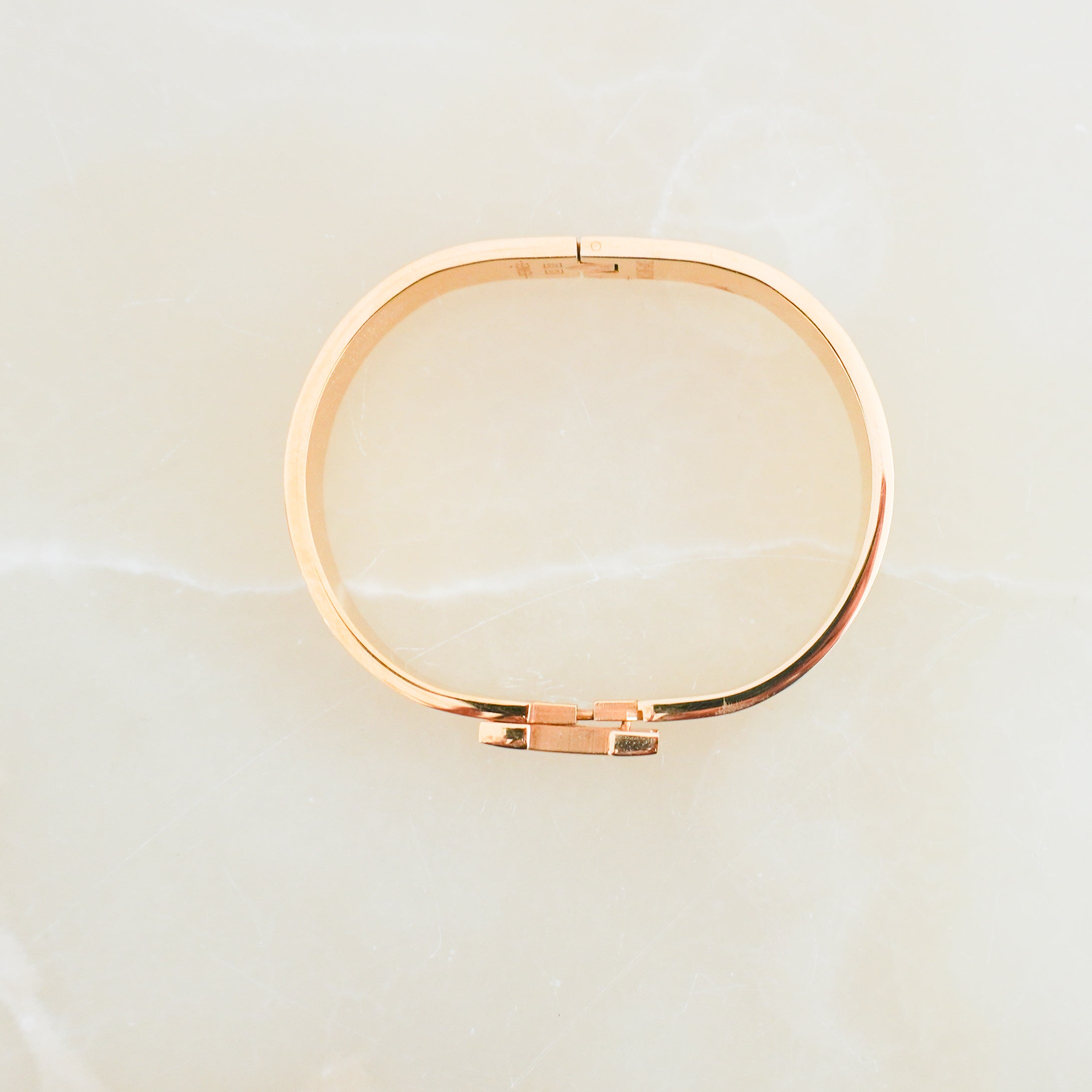 Hermès Clic H Bracelet Gris Etain Enamel & Gold-Plated Hardware RRP £620 | Authentic Preloved FINAL SALE - Reloved Again