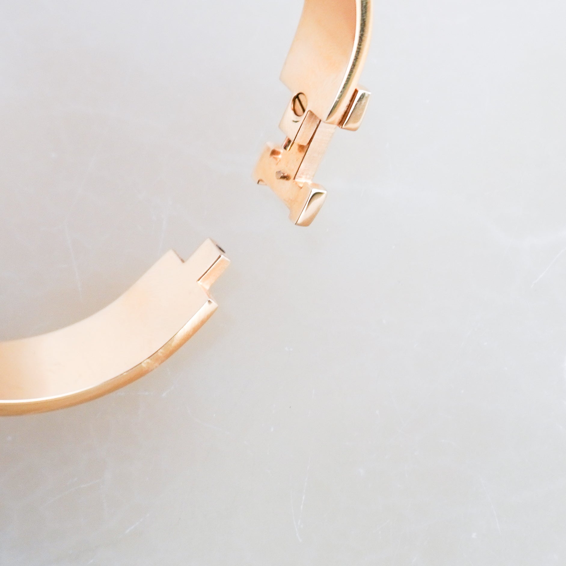 Hermès Clic H Bracelet Gris Etain Enamel & Gold-Plated Hardware RRP £620 | Authentic Preloved FINAL SALE - Reloved Again