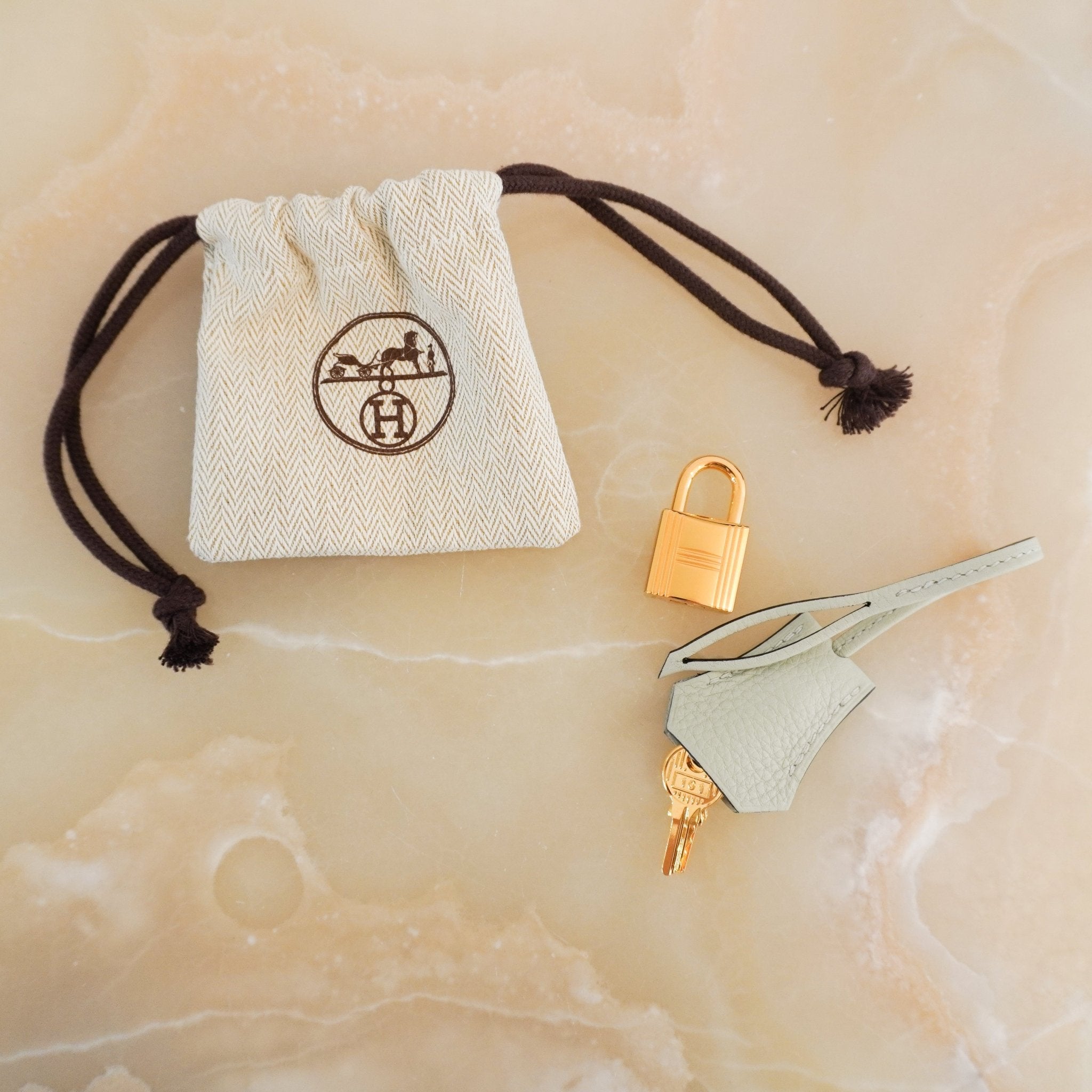 NEW Hermès Kelly 28 Gris Neve Togo Retourne Gold Hardware | Authentic Preloved - Reloved Again