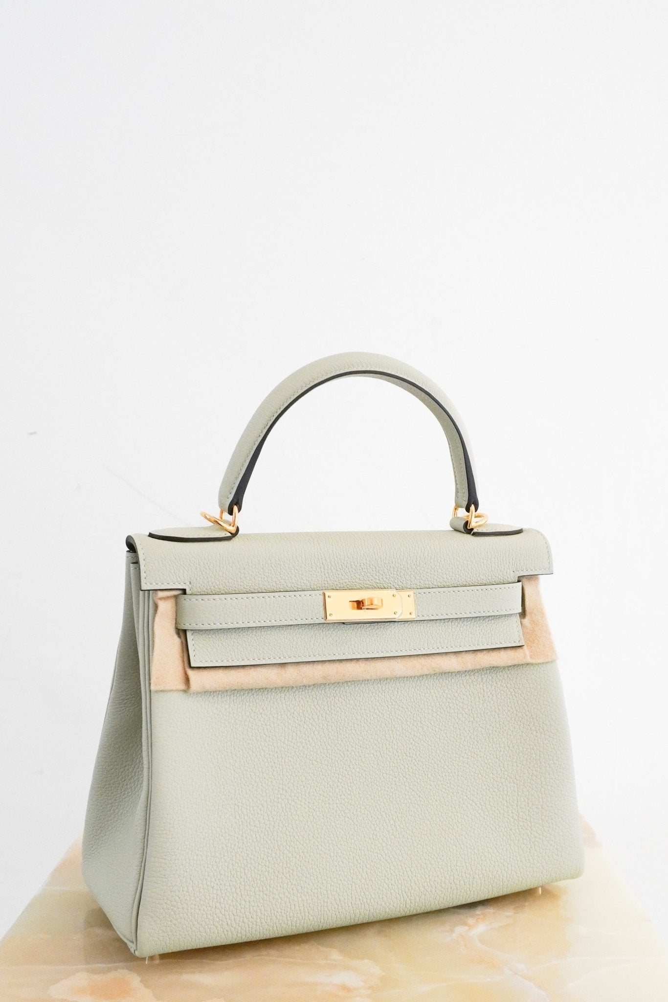 NEW Hermès Kelly 28 Gris Neve Togo Retourne Gold Hardware | Authentic Preloved - Reloved Again