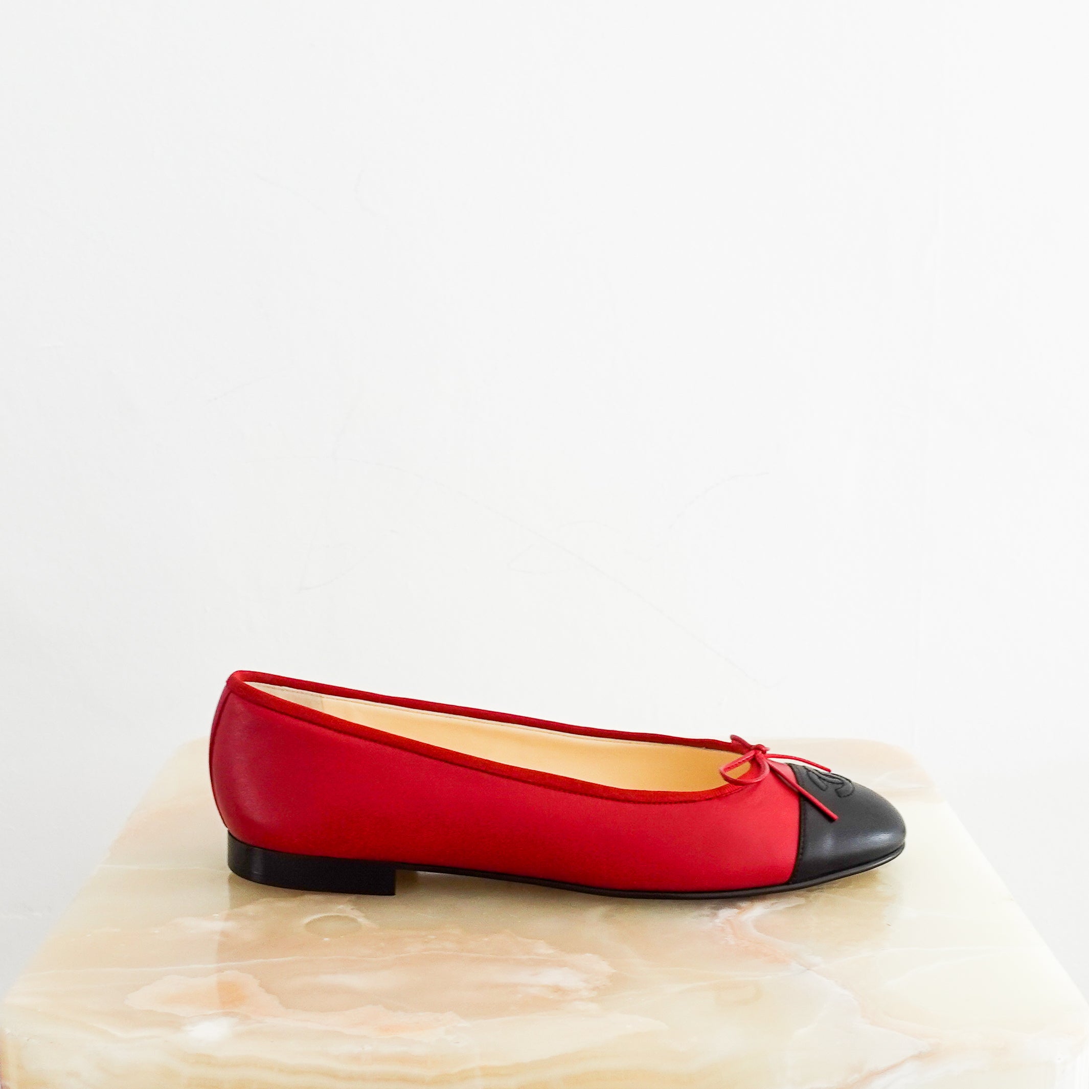 NEW Chanel SOLD OUT Red and Black CC Ballet Flats with Bows RRP £1k | Authentic Preloved
