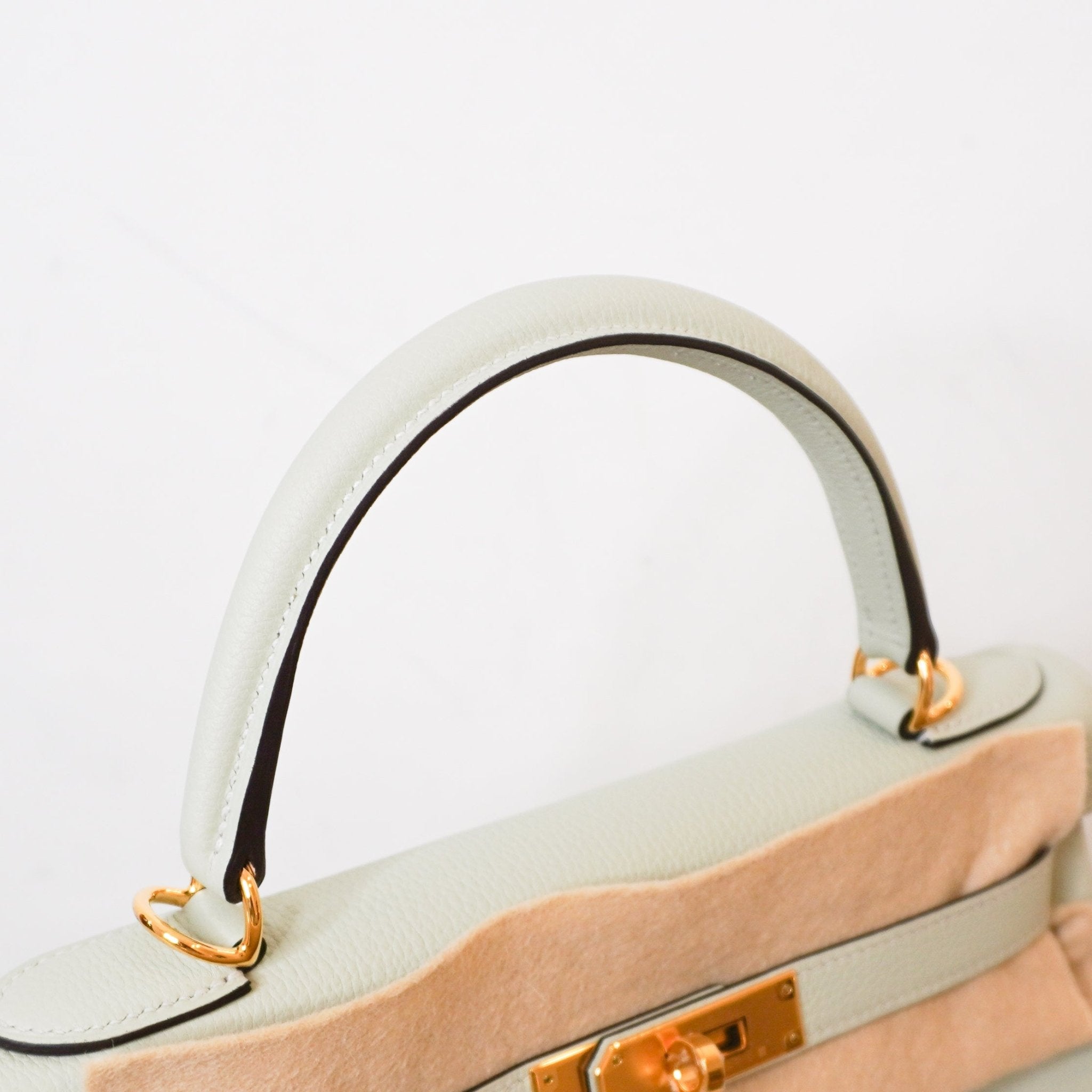 NEW Hermès Kelly 28 Gris Neve Togo Retourne Gold Hardware | Authentic Preloved - Reloved Again