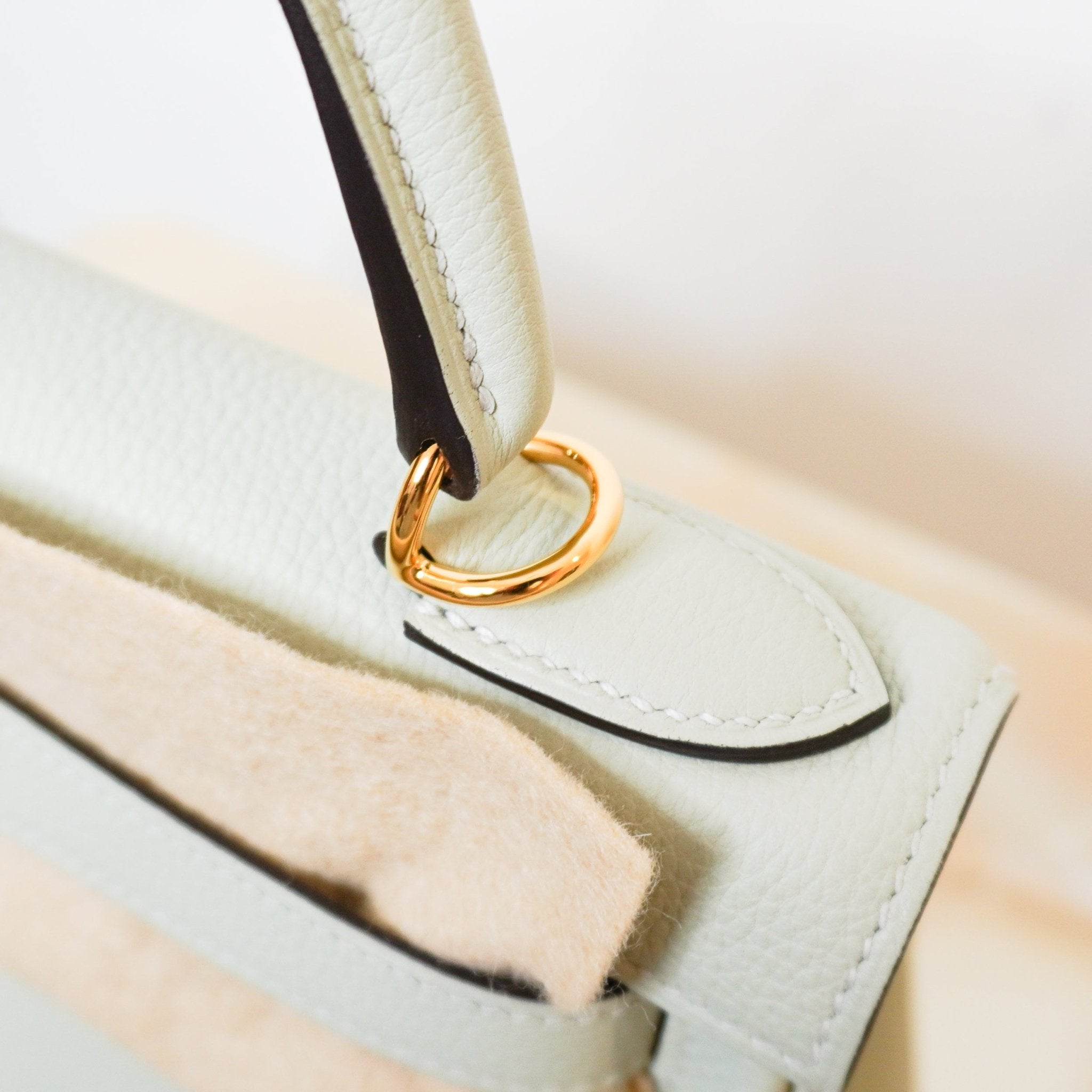 NEW Hermès Kelly 28 Gris Neve Togo Retourne Gold Hardware | Authentic Preloved - Reloved Again