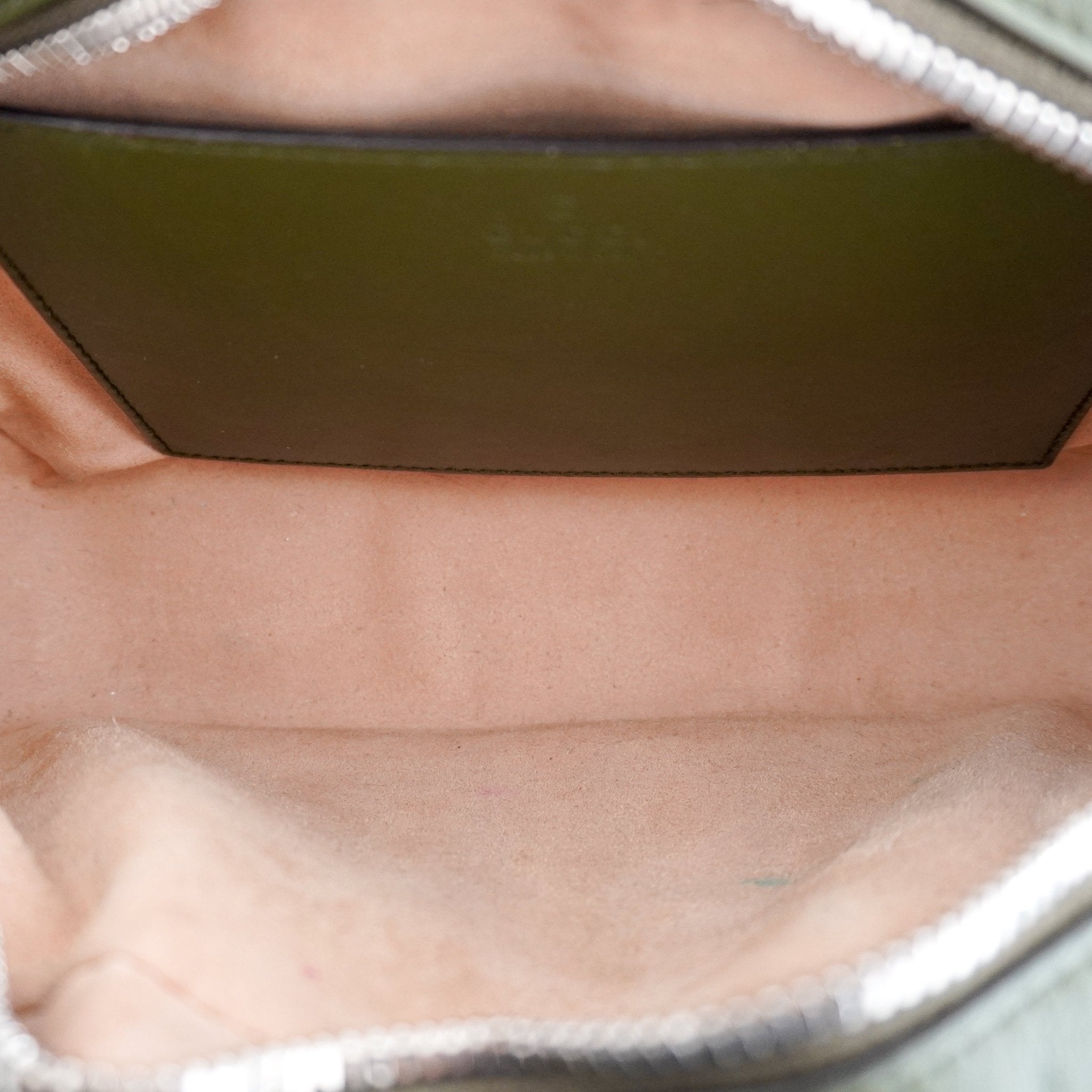 Gucci GG Marmont Small Matelassé Crossbody Bag in Olive Green (RRP £1460) | Authentic Preloved - Reloved Again