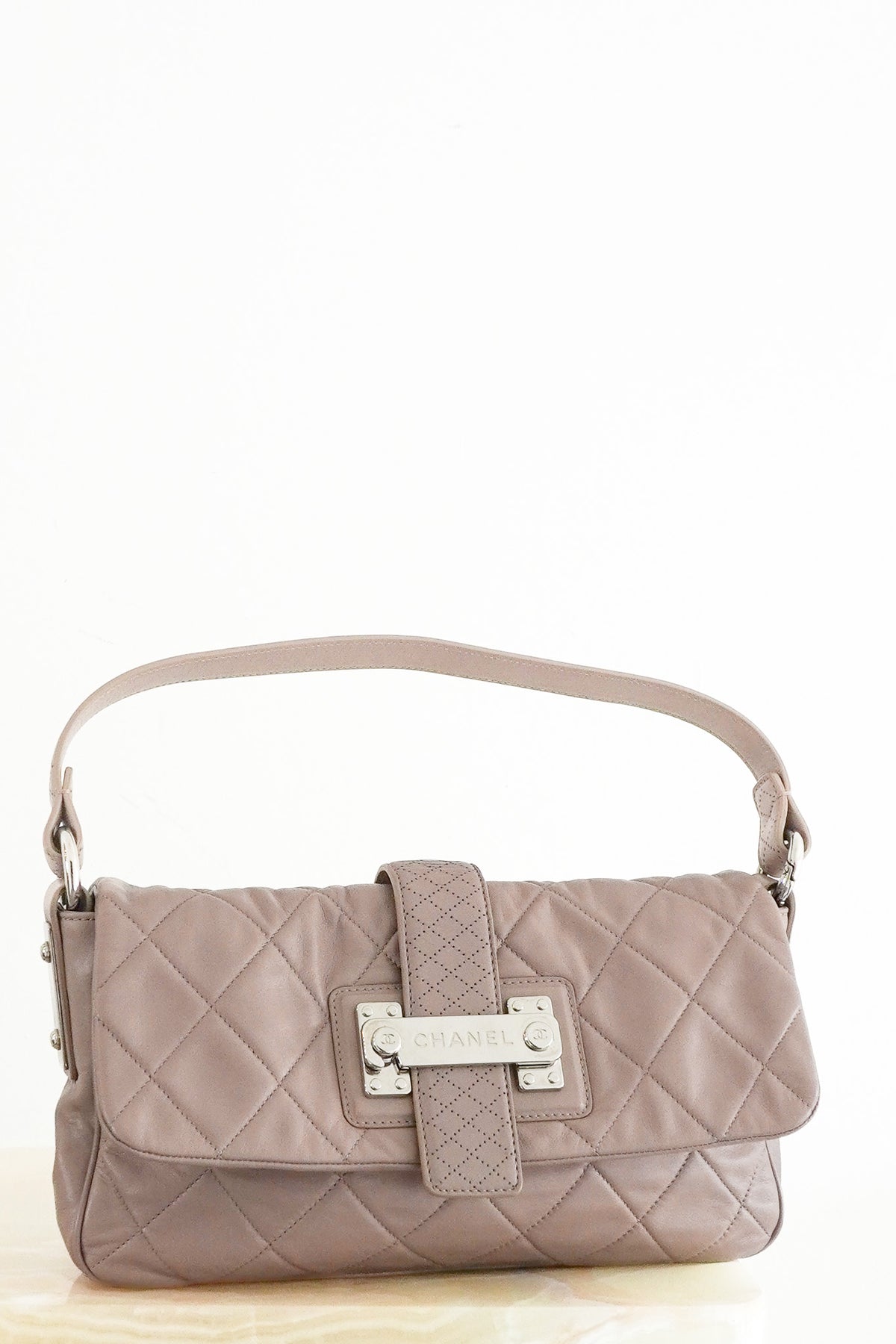 Front Image: Chanel Lilac Paris Londres Door Latch Flap Bag 2008 Chelsea London