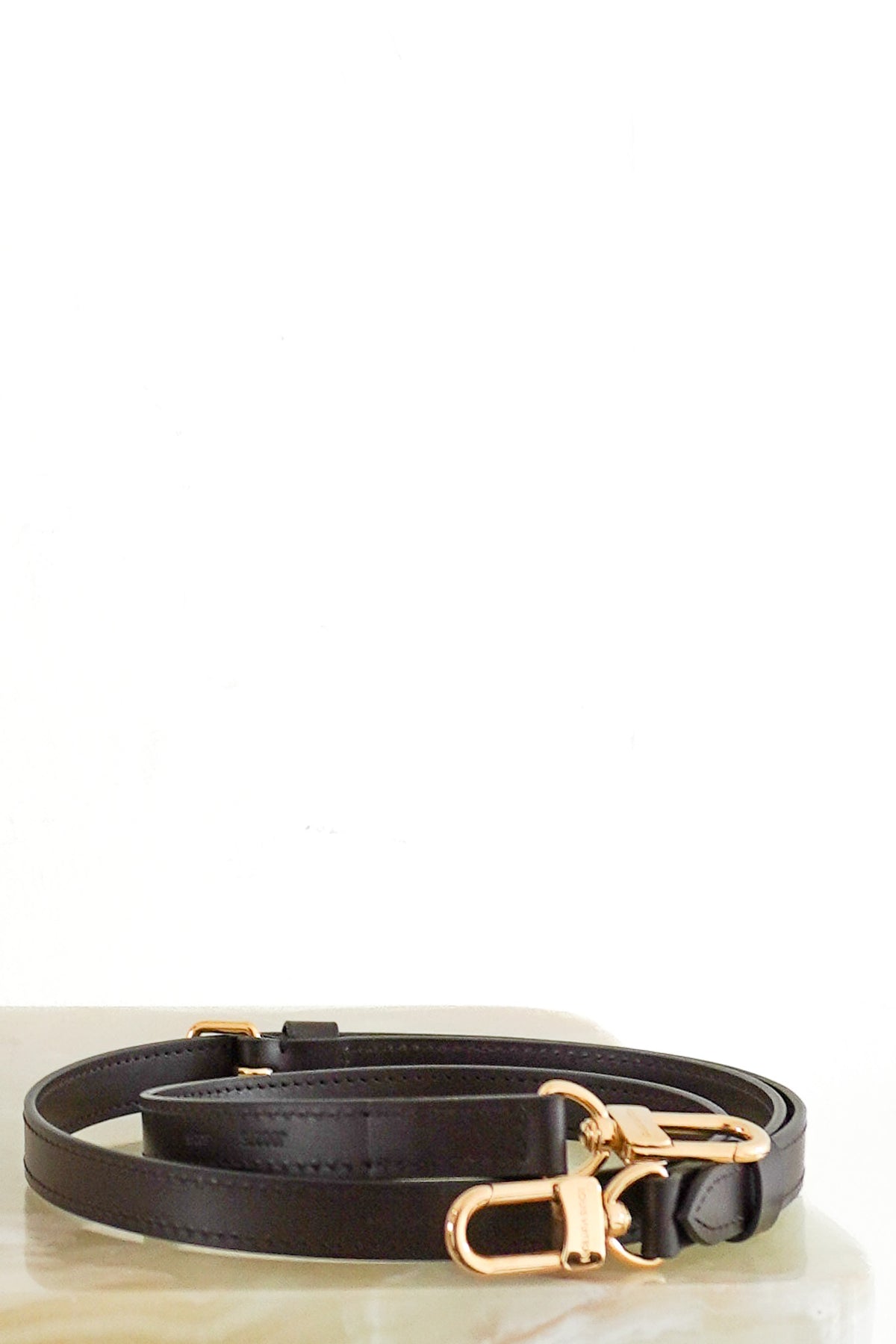 Front Image: Louis Vuitton Bandoulière Réglable 16mm Epi Ébène Strap