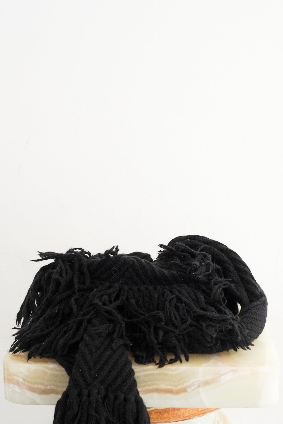 Front Louis Vuitton Black Ribbed Scarf