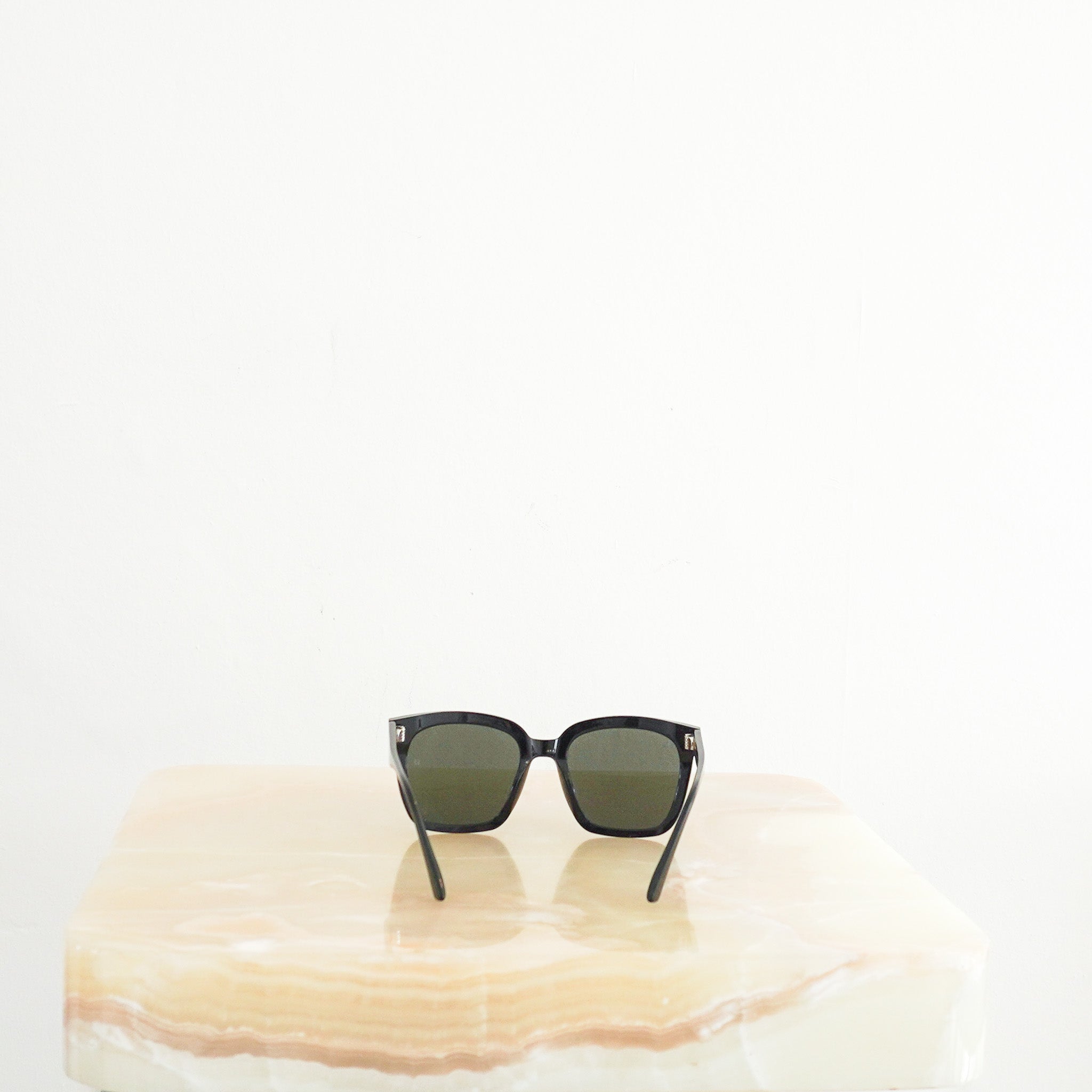 Gentle-Monster-Dreamer-17-Sunglasses-Back-Picture