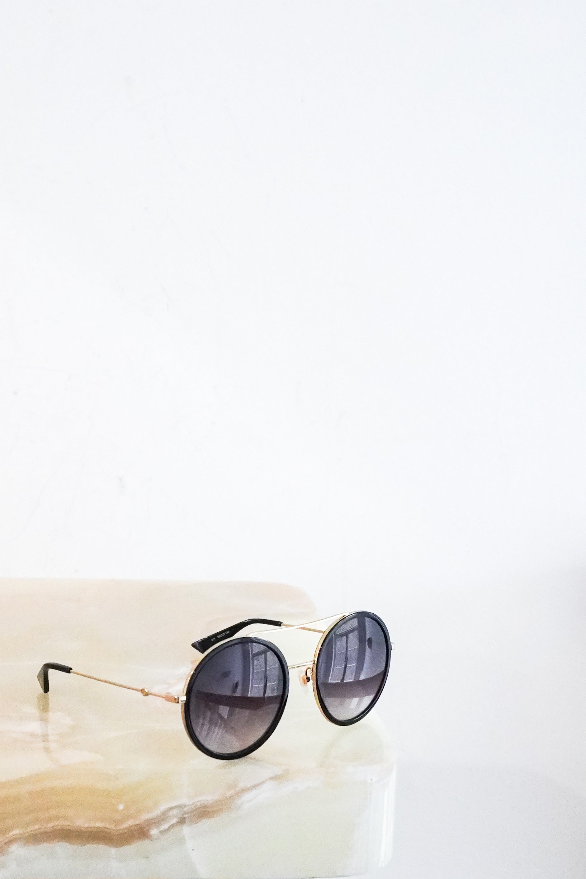 Gucci-Black-Round-Sunglasses-front-picture-Chelsea-London