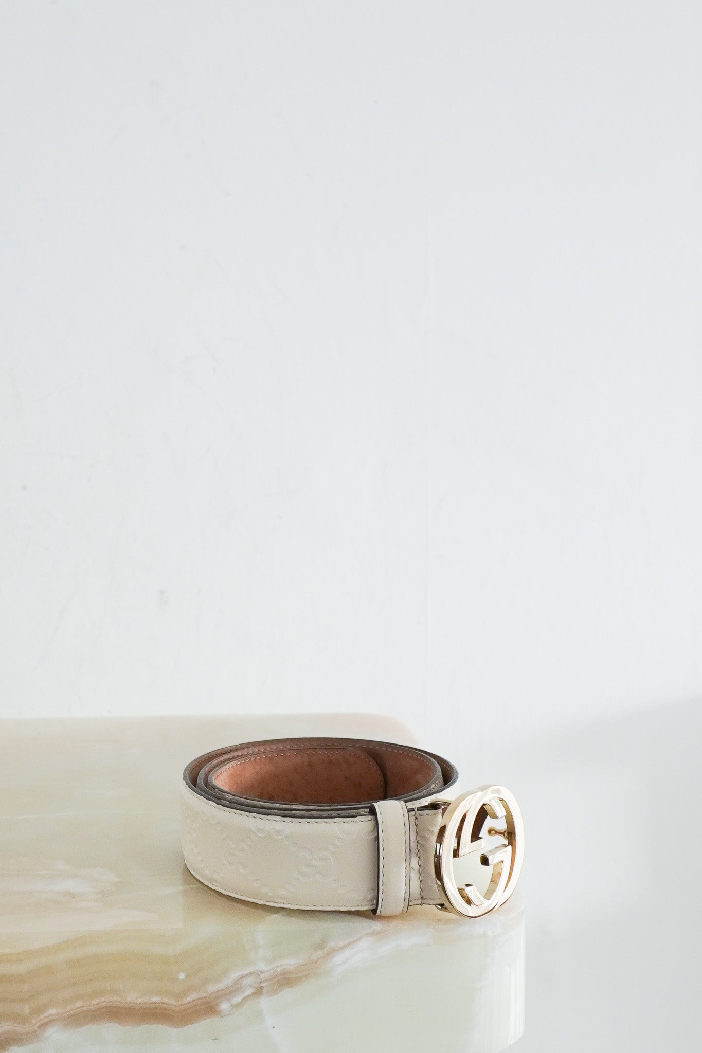 Gucci-Gold-GG-Monogram-White-Belt-front-picture-chelsea