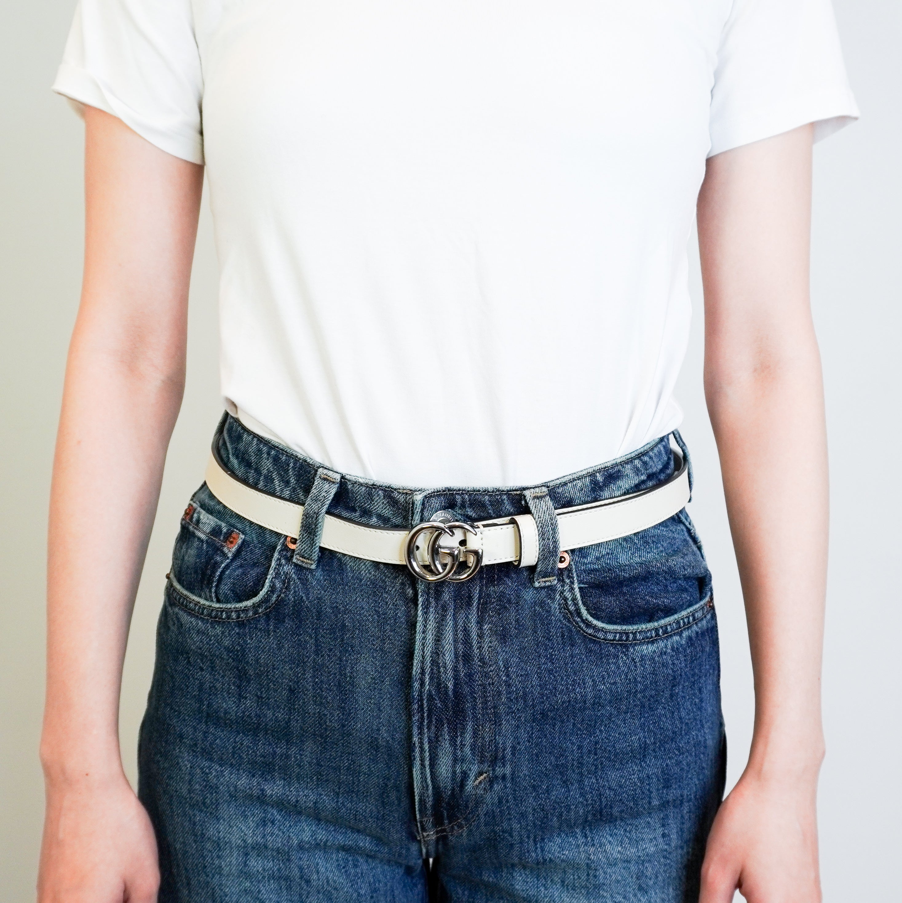 Gucci-Silver-GG-Small-White-Belt-model-picture