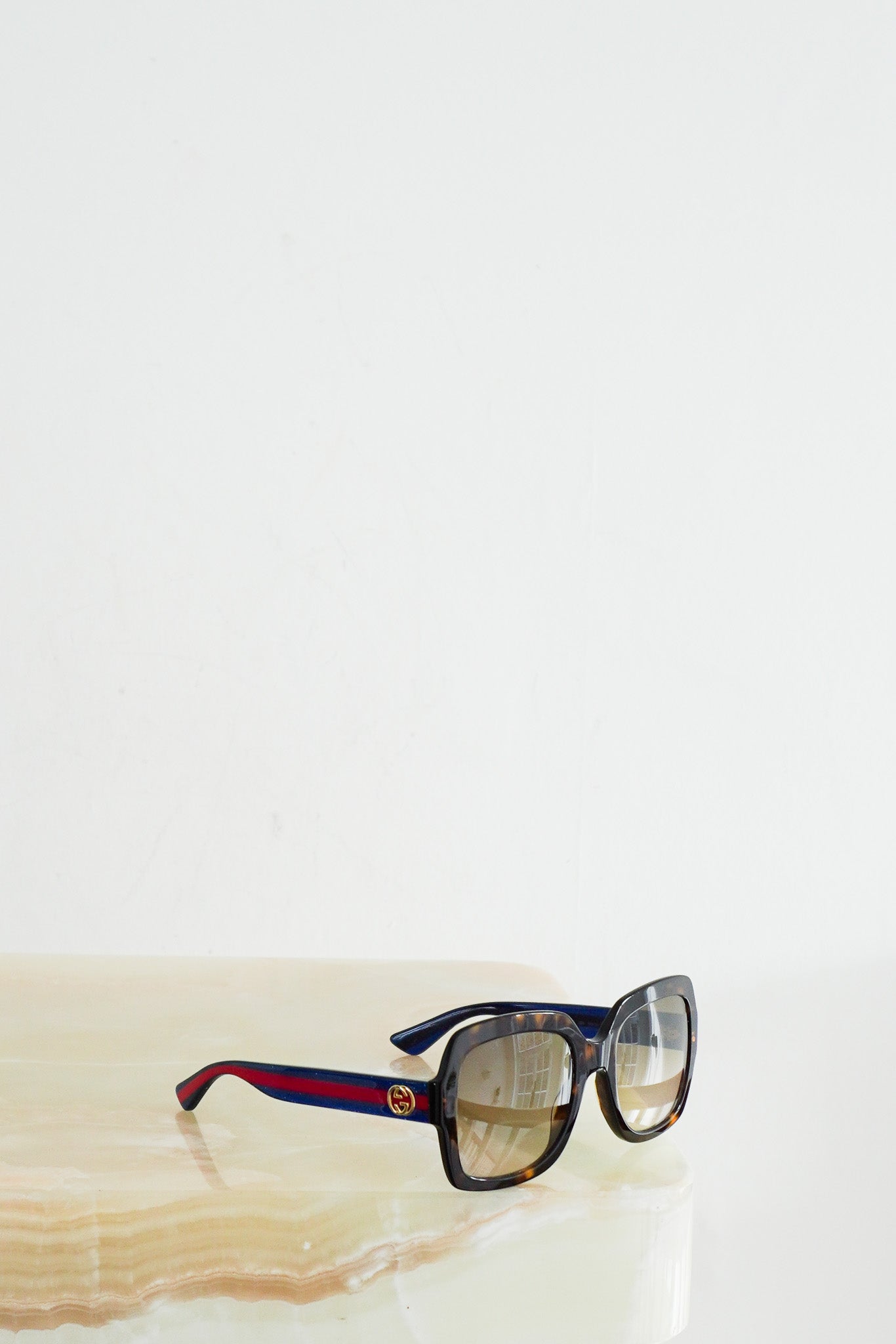 Gucci-Tortoise-Shell-with-Emblem-Sunglasses-front-picture-chelsea-london