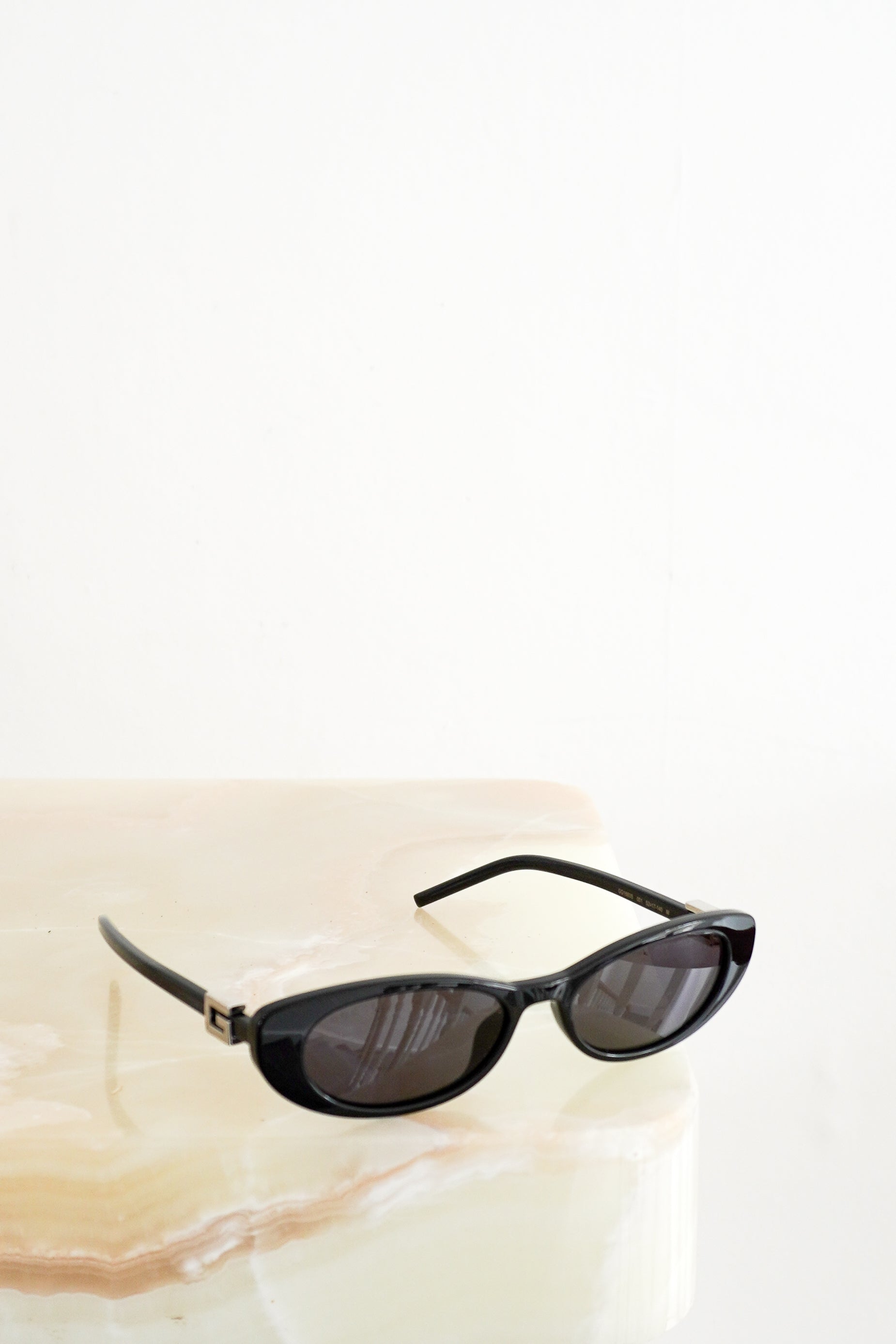 Gucci GG1680S 001 Black Cat-Eye Sunglasses front photo chelsea london
