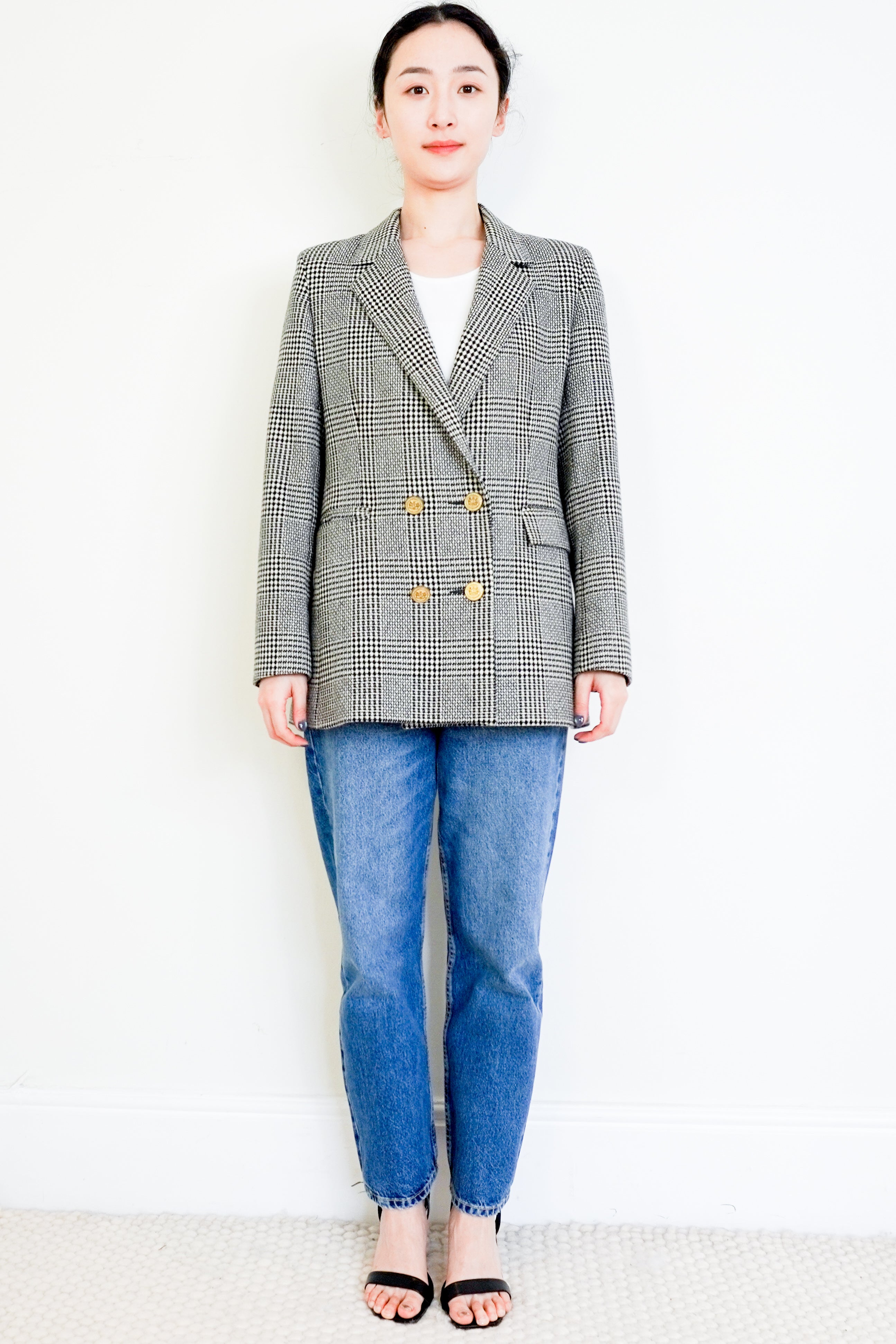 Holland-Cooper-Prince-of-Wales-Mono-Blazer-front-picture-Chelsea-London