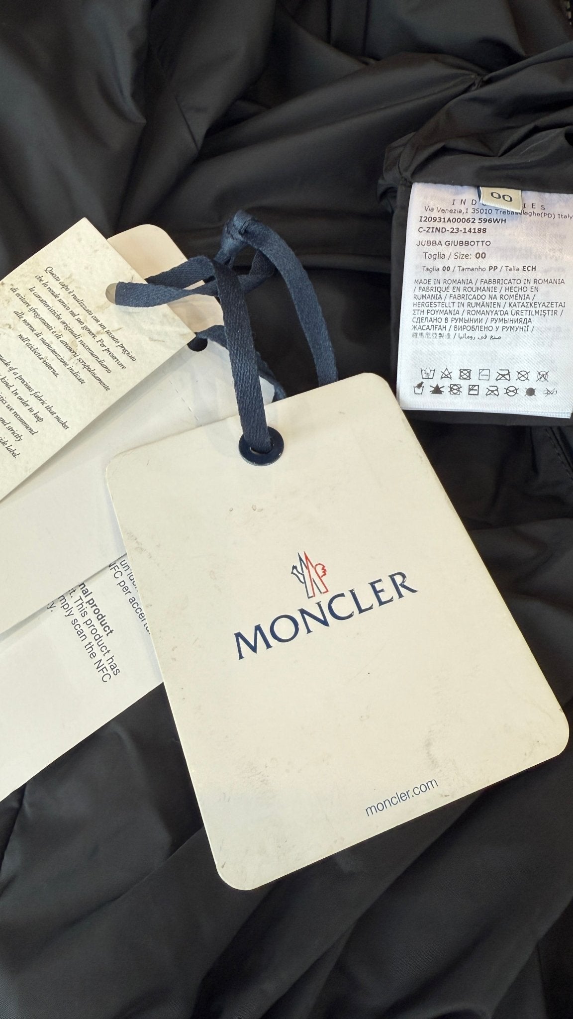 NEW MONCLER Black hooded Raincoat RRP £970 | Authentic Preloved - Reloved Again