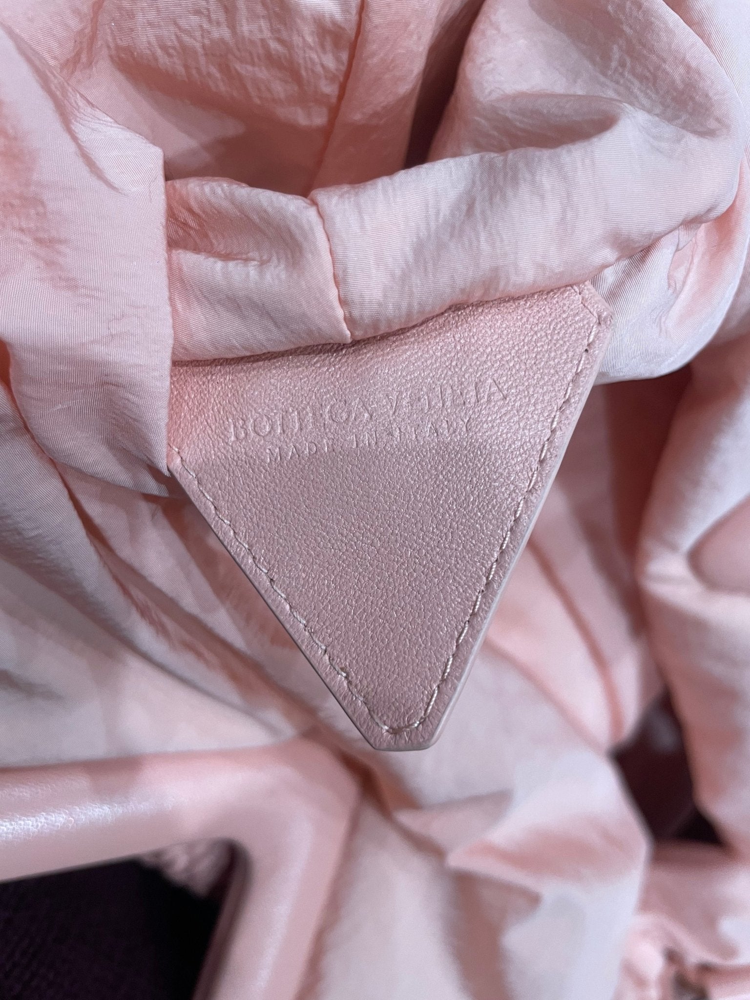 Bottega Veneta Peachy Quilted Leather Medium Point Shoulder Bag RRP £1.4K - Final Sale | Authentic and Preloved - Reloved Again