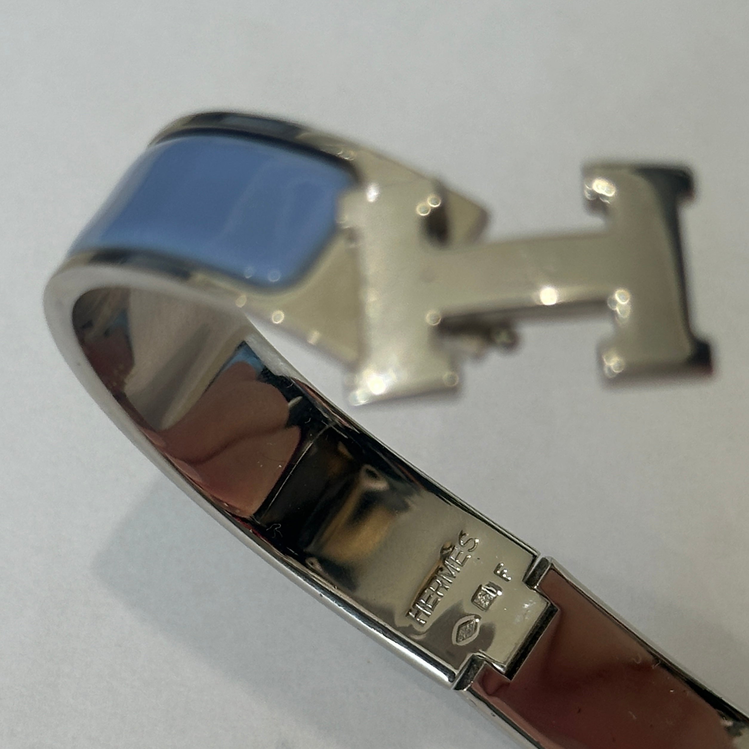 Hermès Clic Clac Bracelet in Blue Enamel and Silver Tone Hardware RRP £620 | Authentic Preloved (Copy)