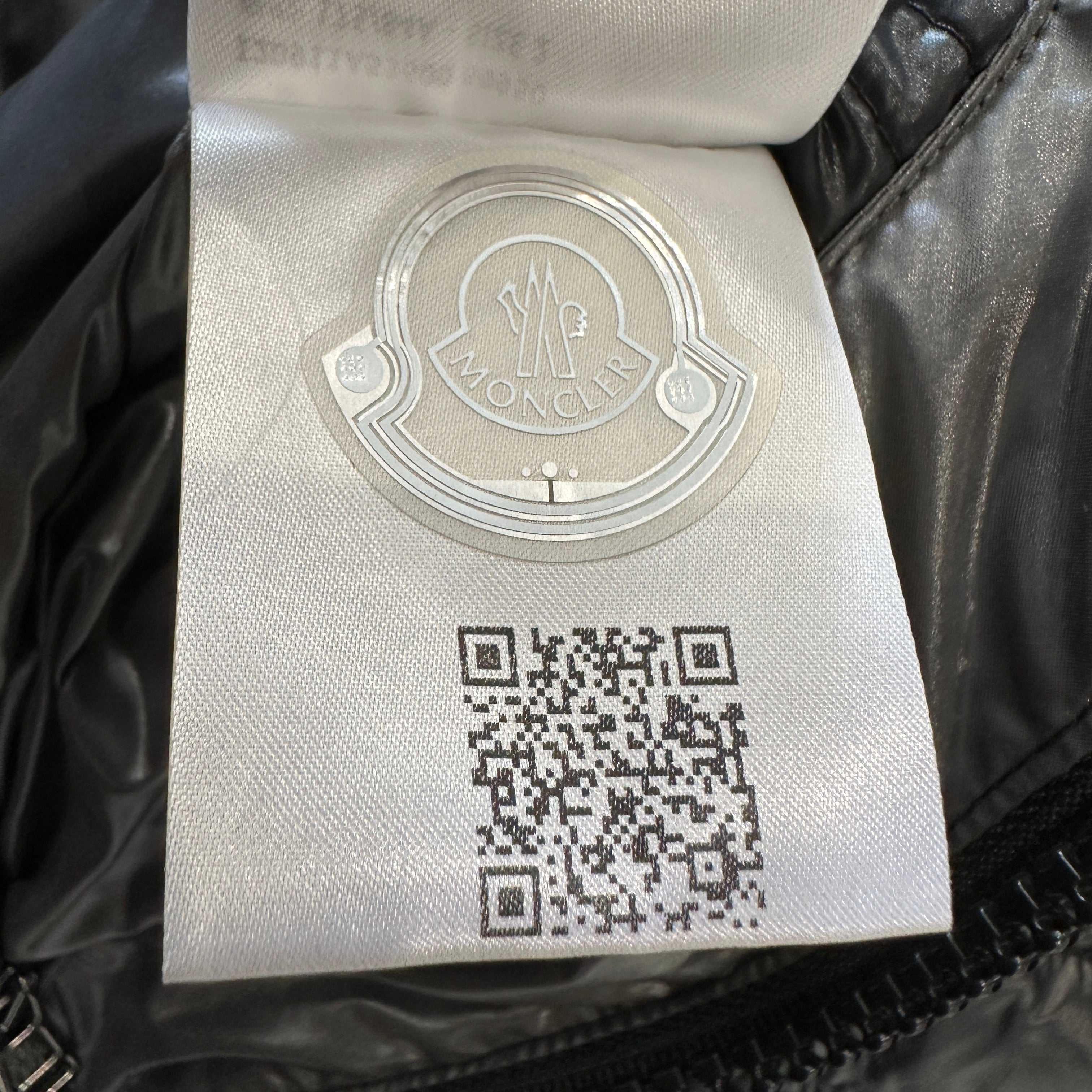 Moncler Maya Giubbotto Short Down Jacket in Black (RRP £1300) | Authentic Preloved
