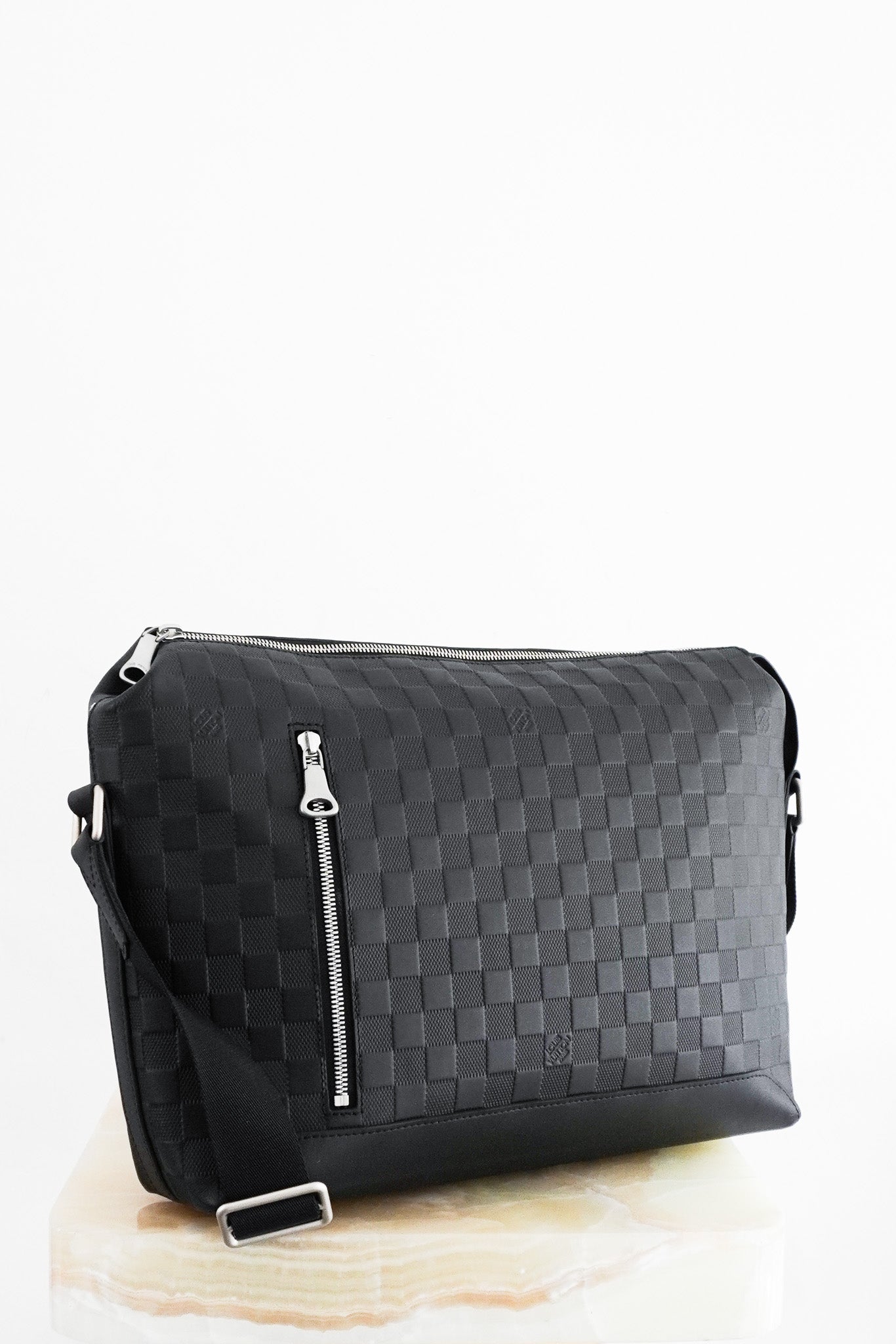 Louis Vuitton Discovery MM Messenger Bag RRP £1510 | Authentic Preloved - Reloved Again