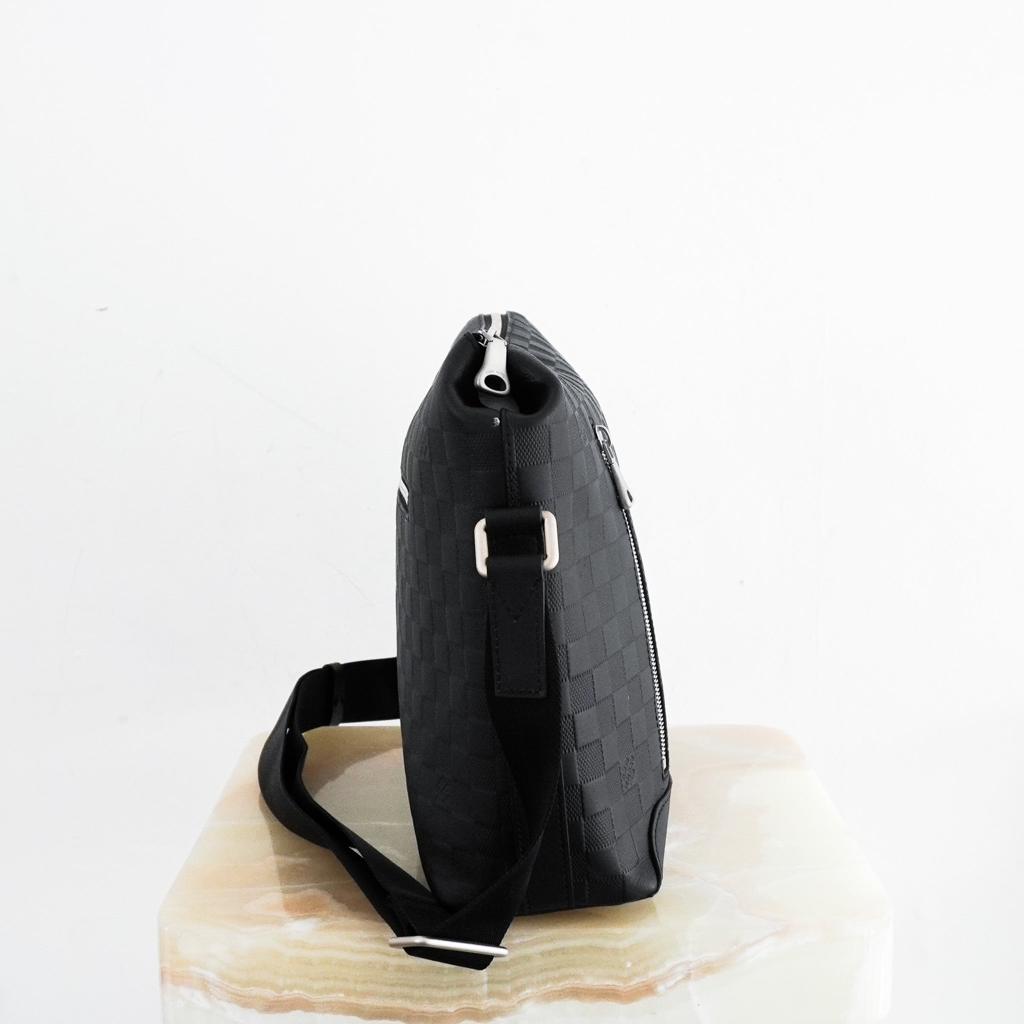 Louis Vuitton Discovery MM Messenger Bag RRP £1510 | Authentic Preloved - Reloved Again