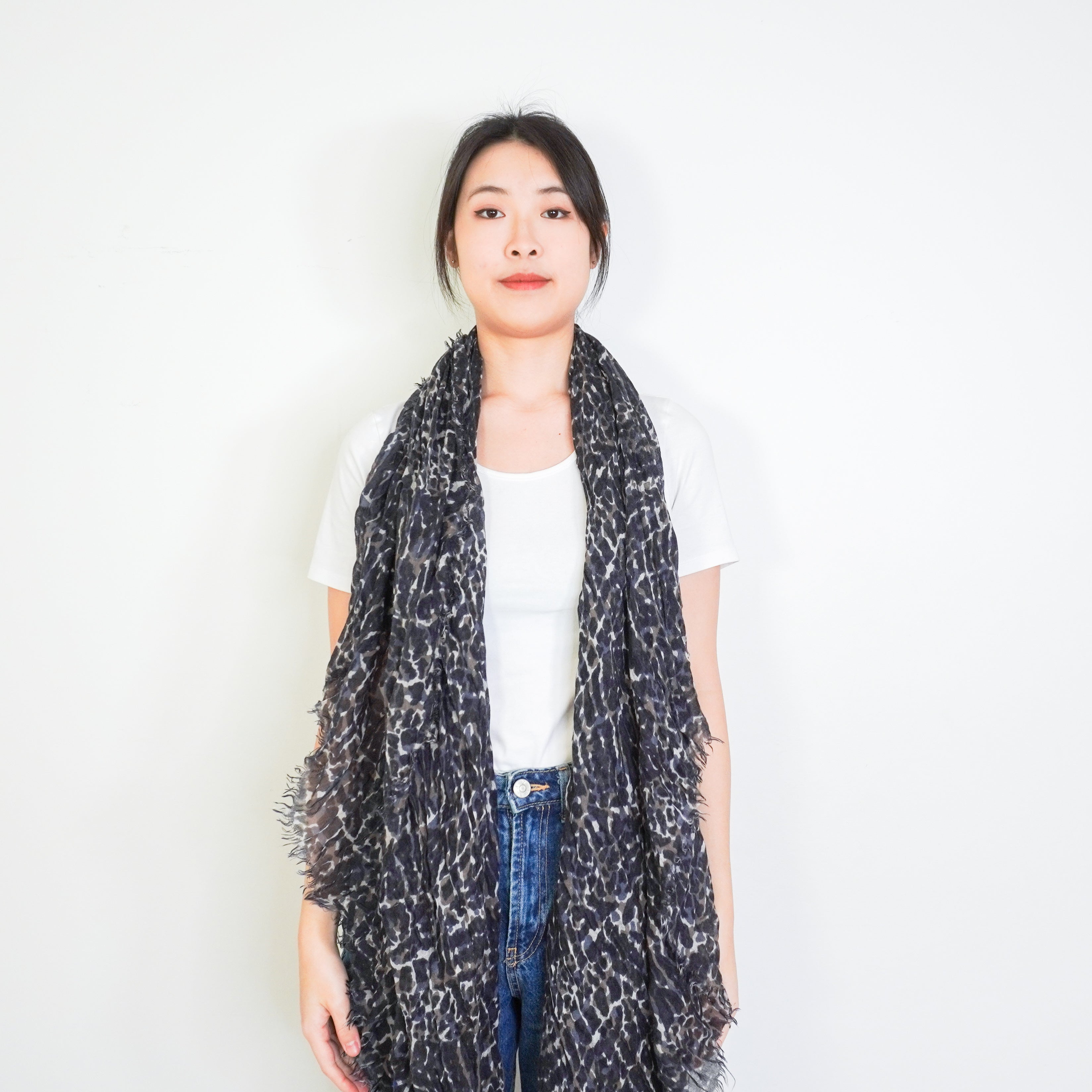 Louis-Vuitton-Navy-&-Brown-Sprouse-Leopard-Scarf-model-picture-Chelsea-London