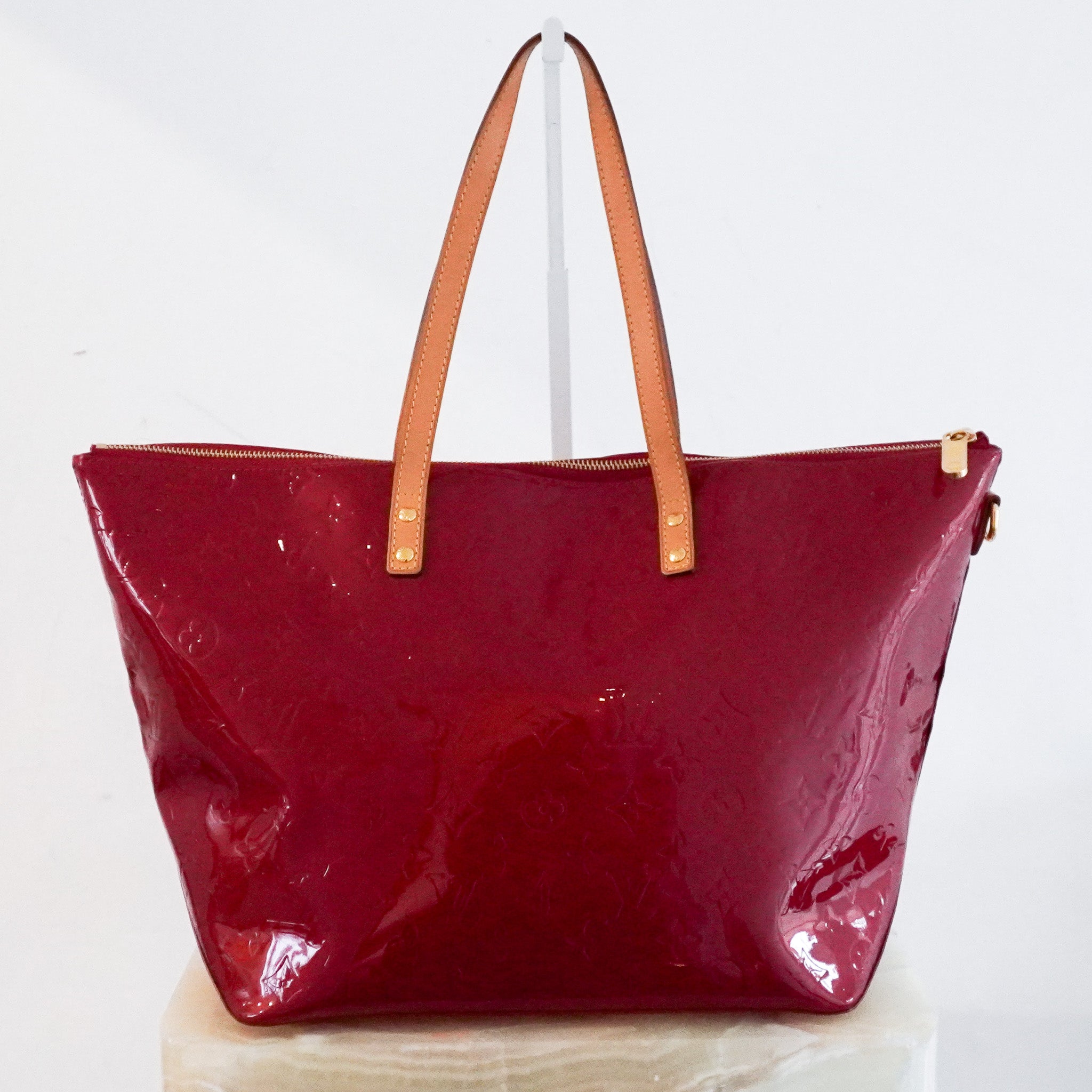 Louis-Vuitton-Vernis-Bellevue-PM-in-cherry-Red-back-picture