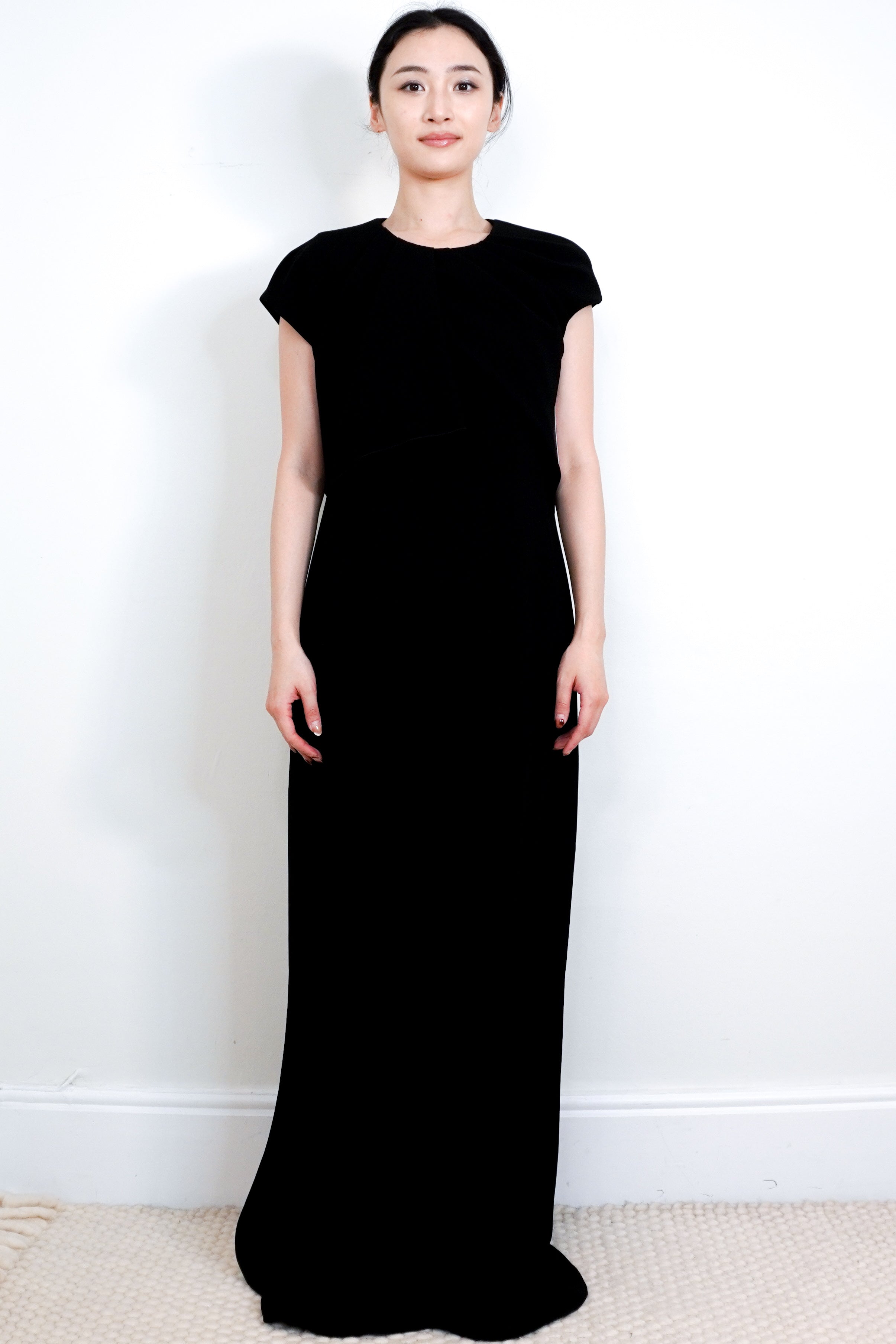 MaxMara-Black-Pianoforte-Crepe-Maxi-Dress-front-picture-Chelsea-London