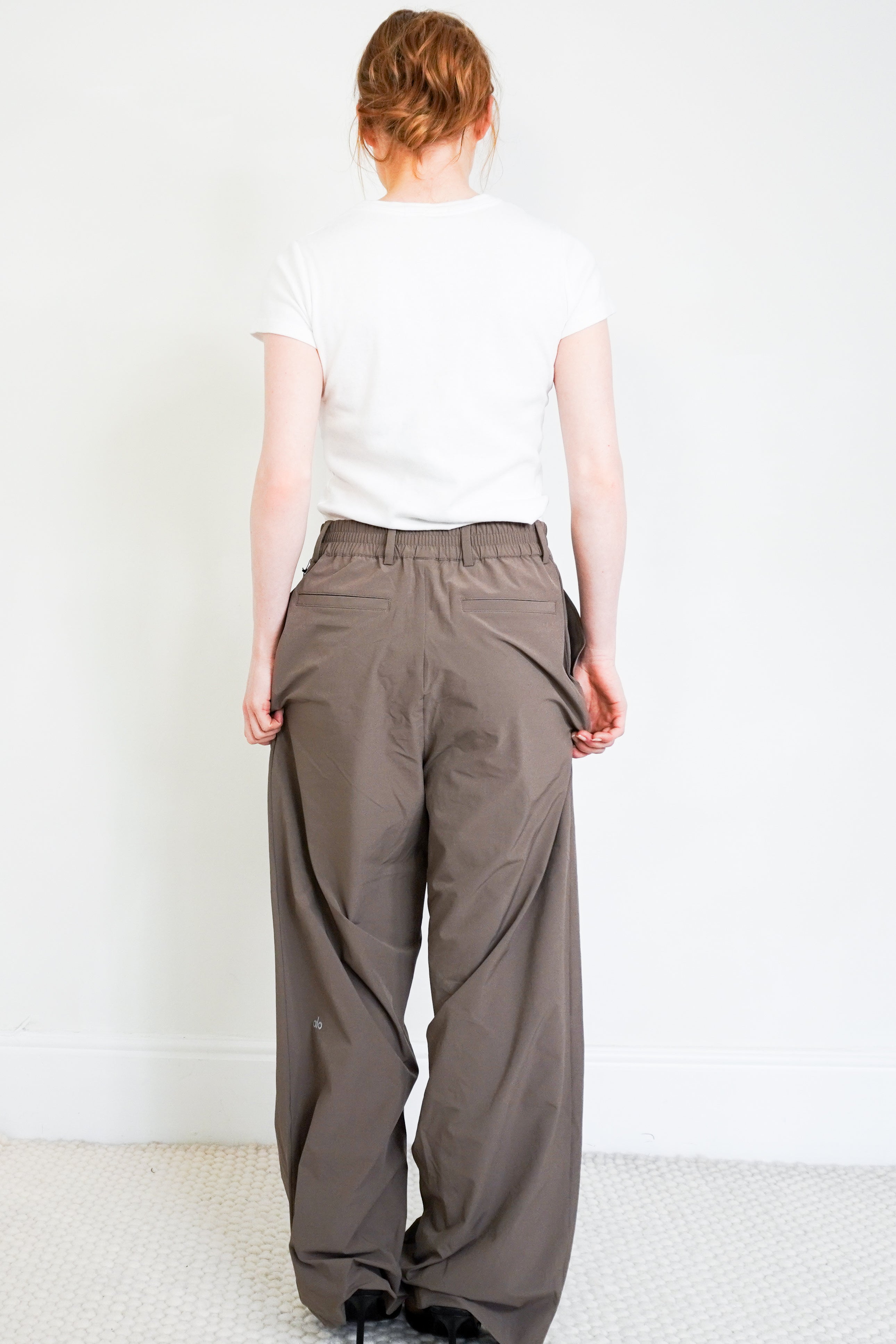 NEW-Alo-Yoga-High-Waist-Pursuit-Trouser-in-Olive-Tree-back-picture-Chelsea-London