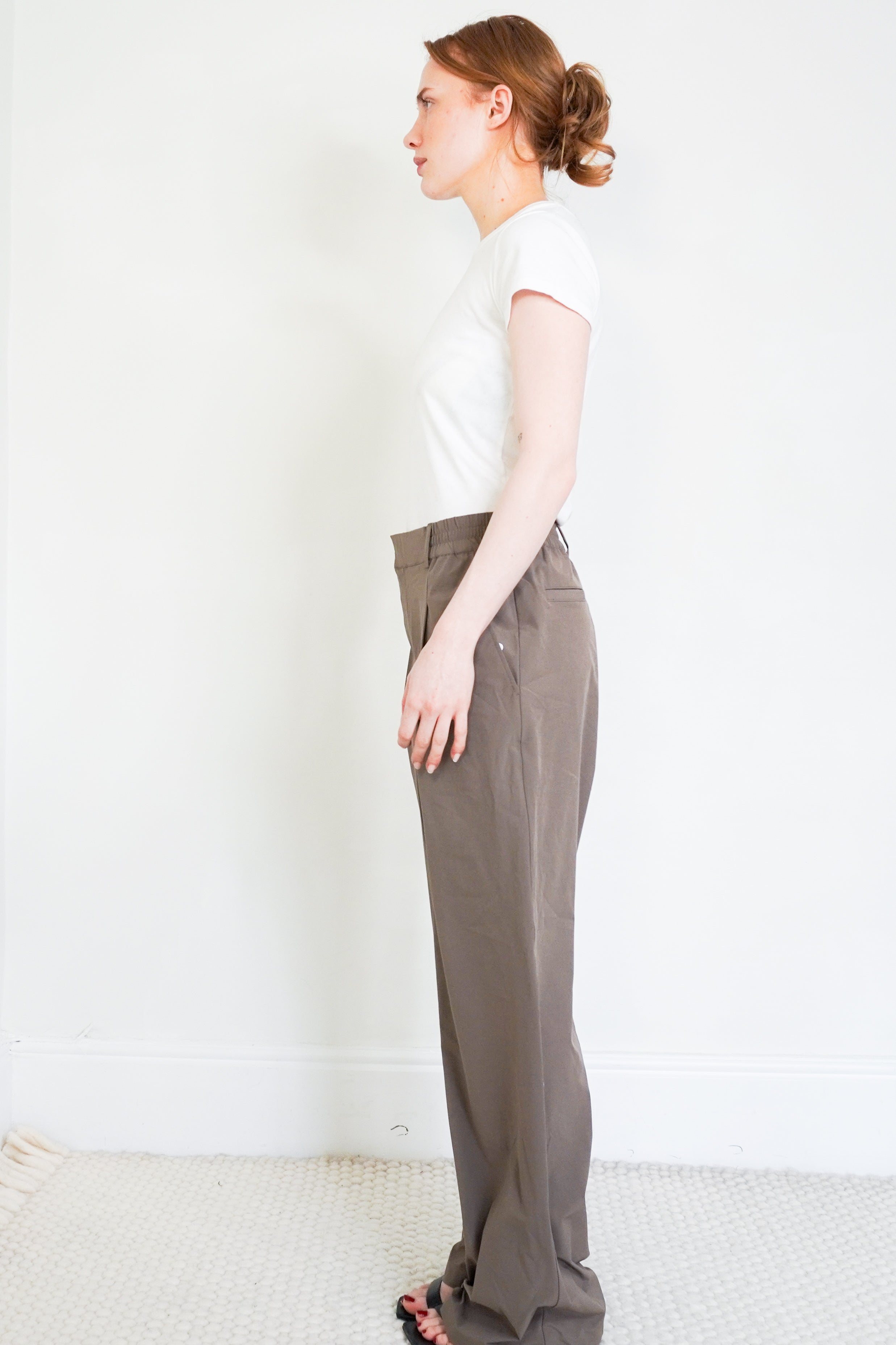 NEW-Alo-Yoga-High-Waist-Pursuit-Trouser-in-Olive-Tree-side-picture-Chelsea-London