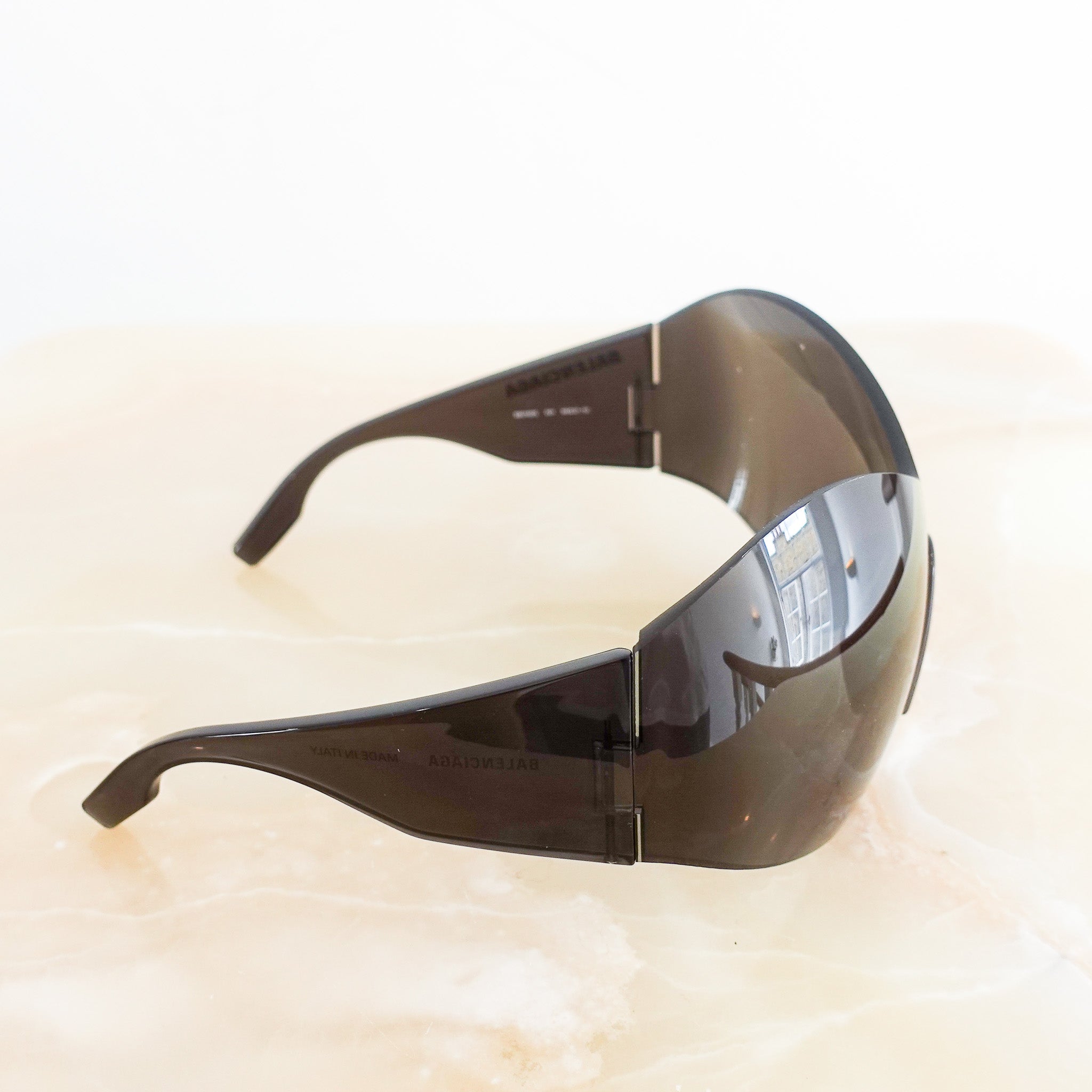 NEW-Balenciaga-black-oversized-frame-sunglasses-RRP-£420-side-photo