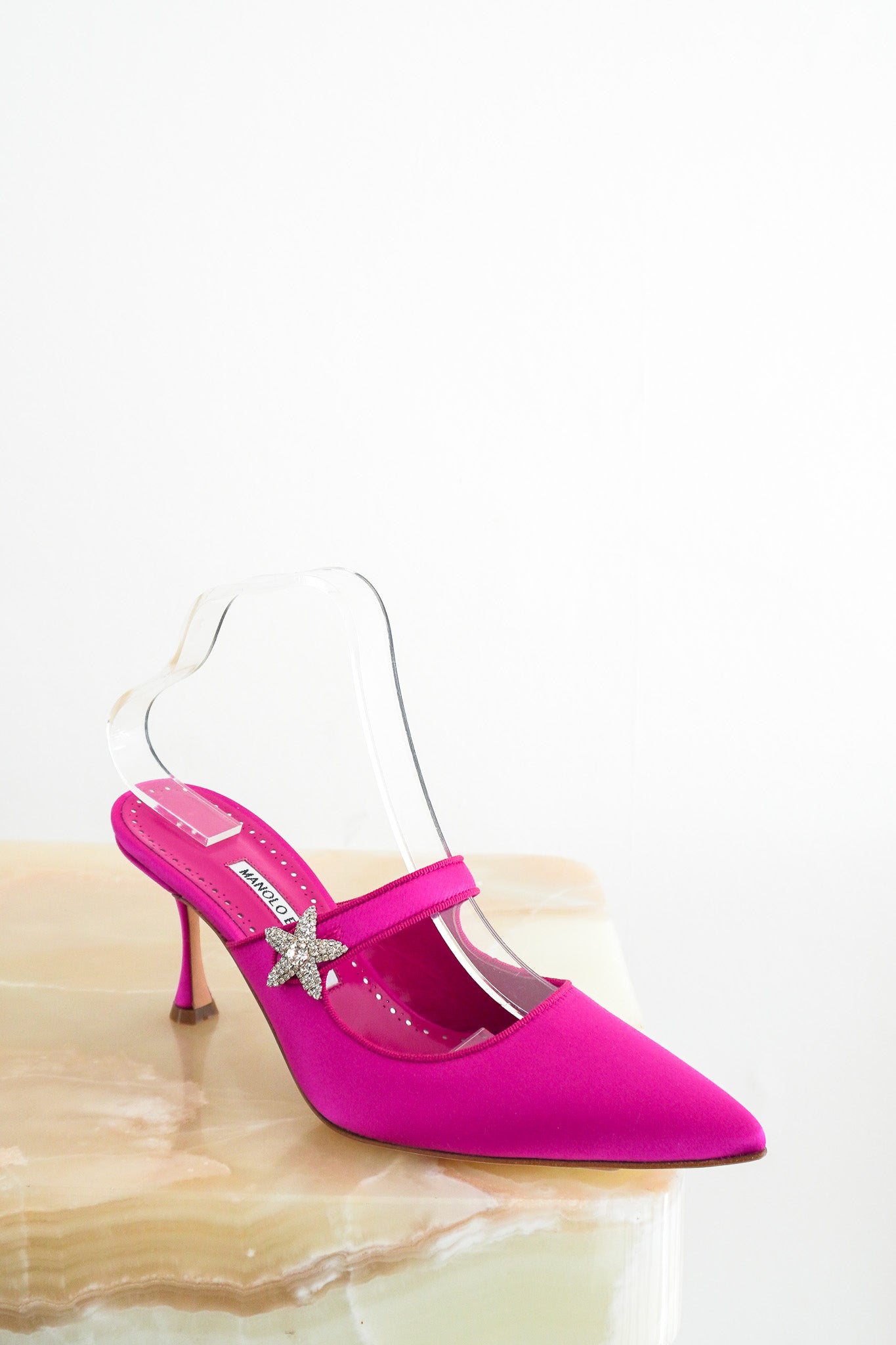 NEW-Manolo-Blahnik-Lurum-Crystal-Embellished-Pumps-in-Pink-front-picture-chelsea-london