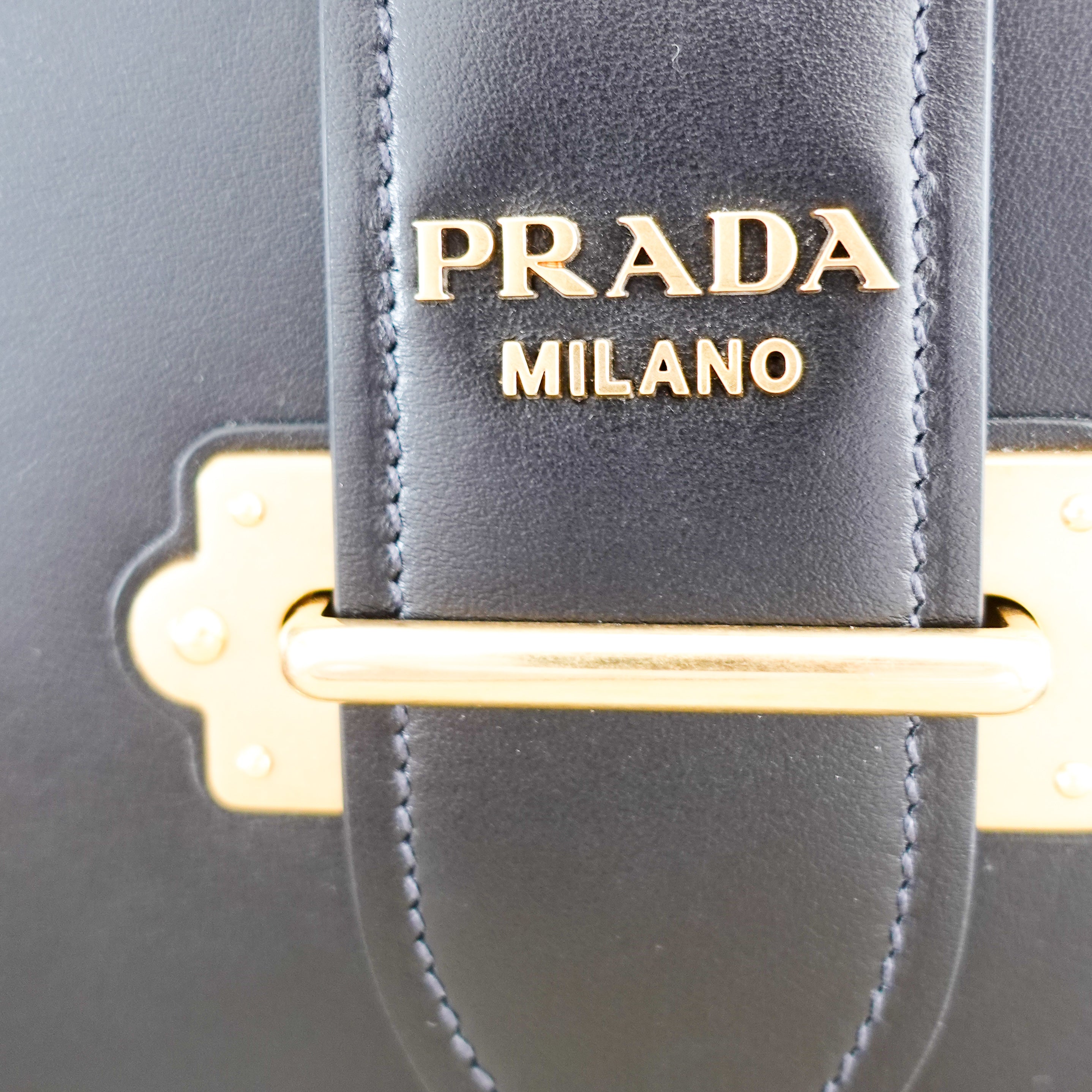 NEW-Prada-black-Cahier-Medium-Box-Bag-buckle-closure-picture