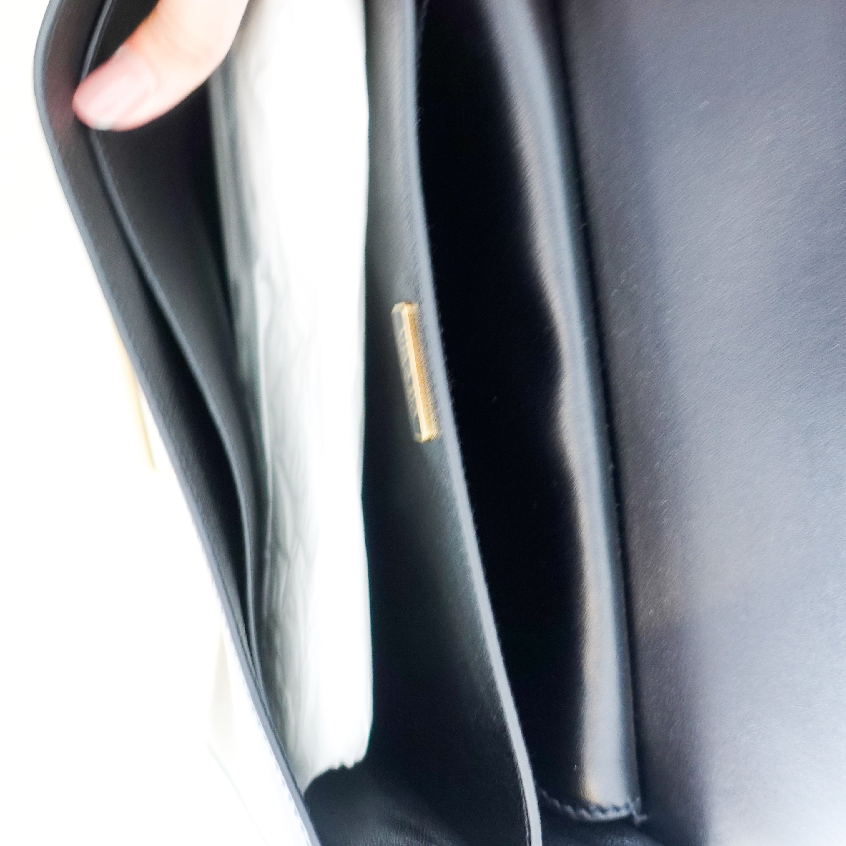 NEW-Prada-black-Cahier-Medium-Box-Bag-inside-picture
