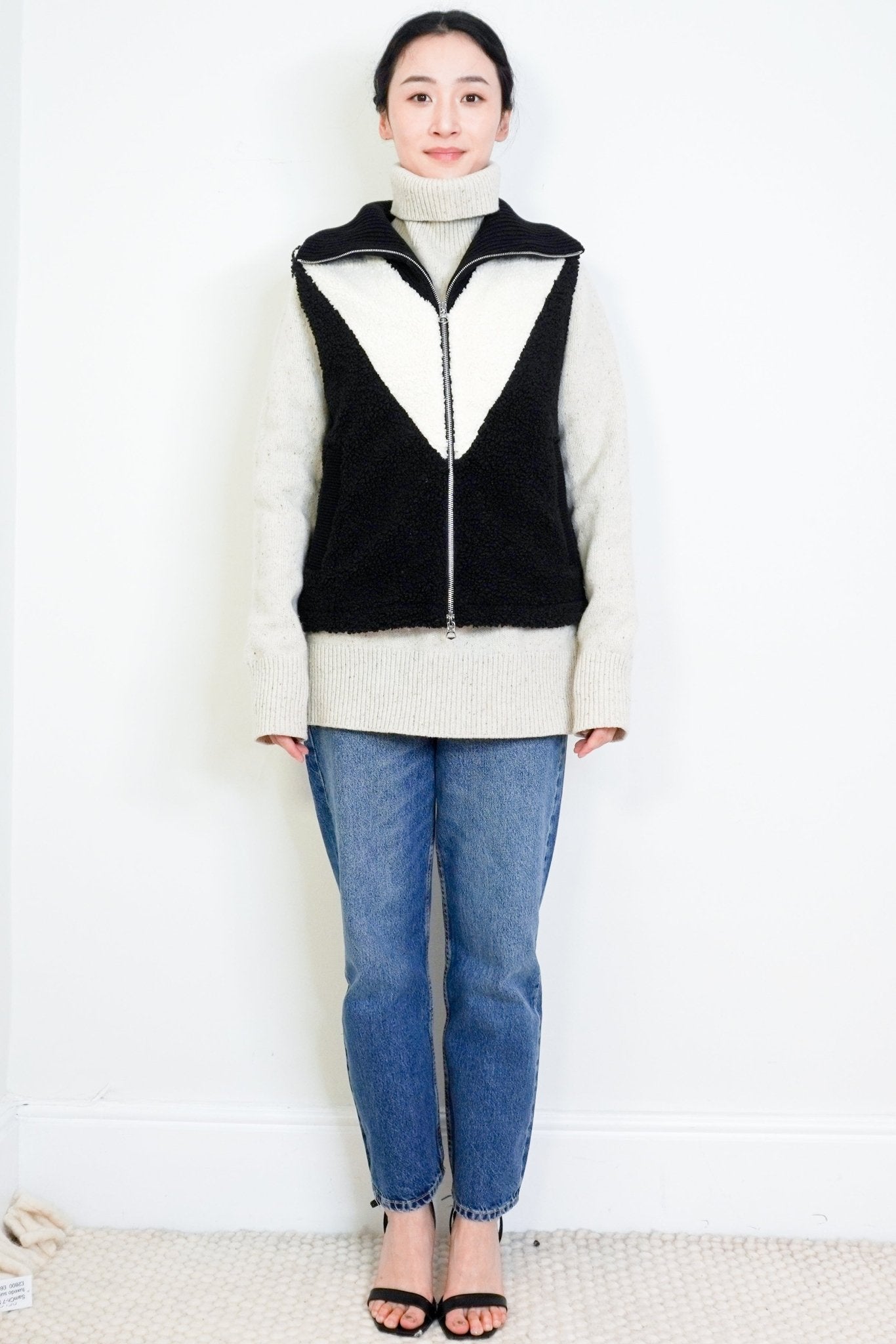 NEW-Varley-Black-Caspian-Sherpa-Gilet-front-picture-Chelsea-London
